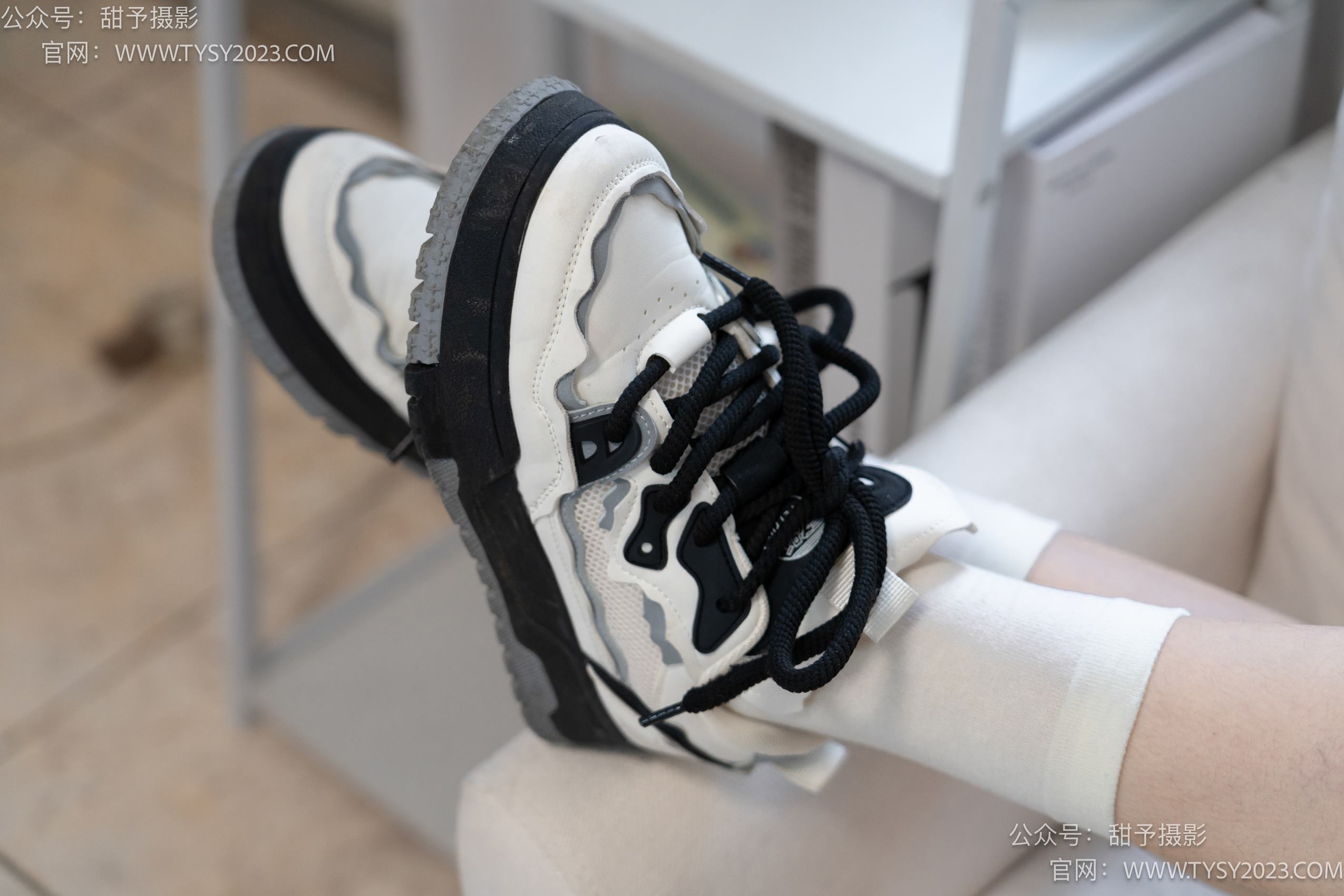 图片[20]-甜予摄影 NO.011 璇璇-板鞋、白棉袜、裸足[143P] – 速更版-美库