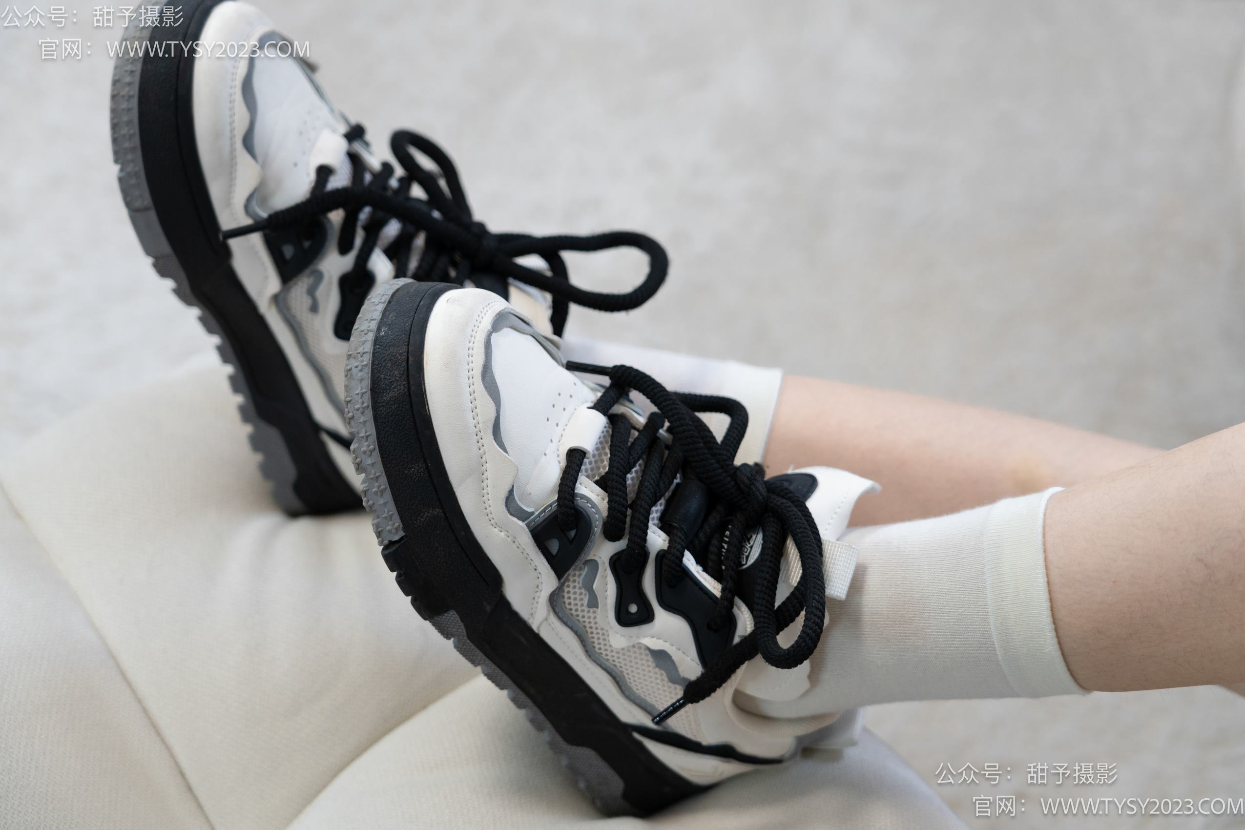 图片[25]-甜予摄影 NO.011 璇璇-板鞋、白棉袜、裸足[143P] – 速更版-美库