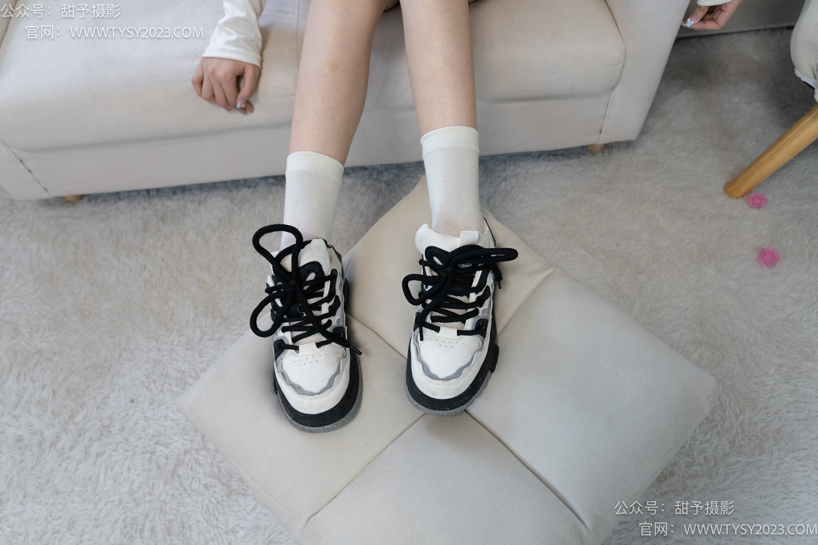 图片[32]-甜予摄影 NO.011 璇璇-板鞋、白棉袜、裸足[143P] – 速更版-美库
