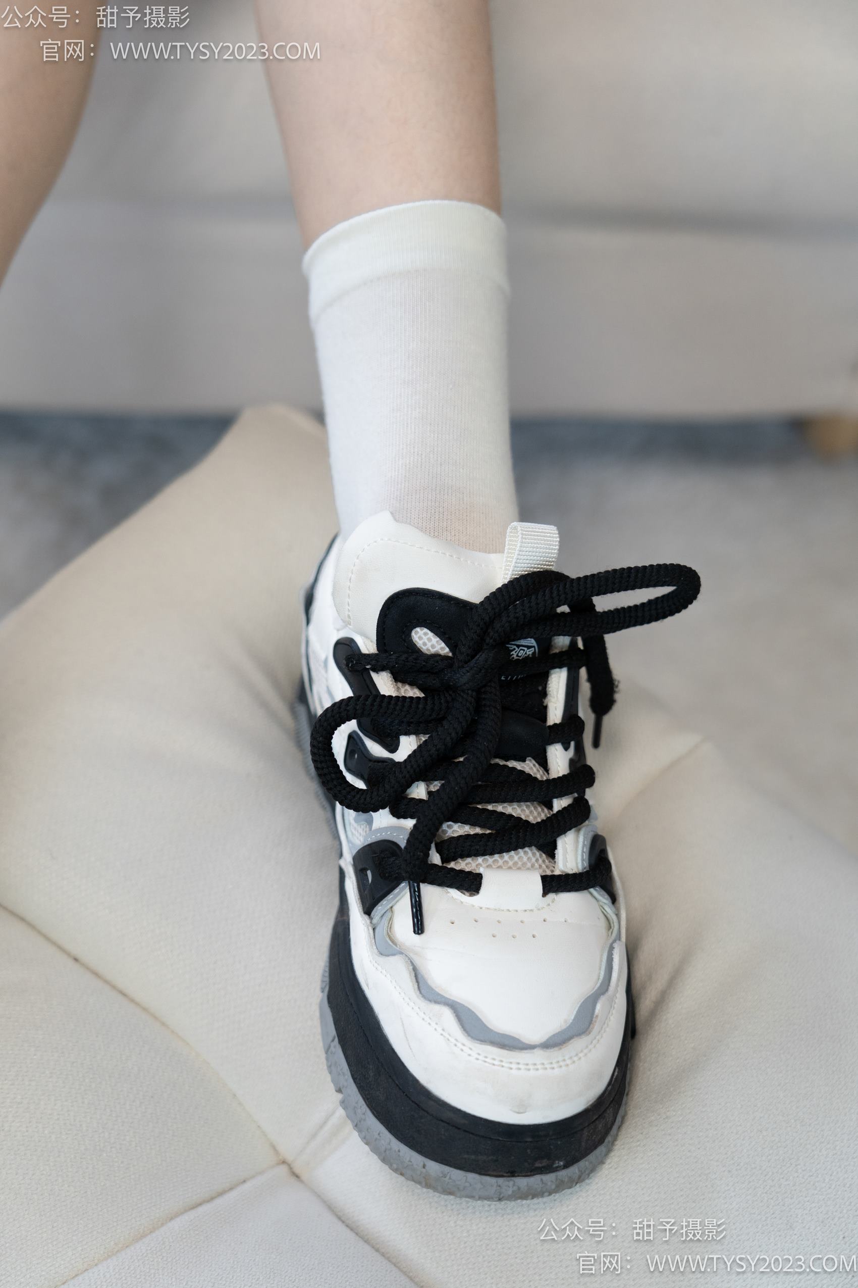 图片[34]-甜予摄影 NO.011 璇璇-板鞋、白棉袜、裸足[143P] – 速更版-美库