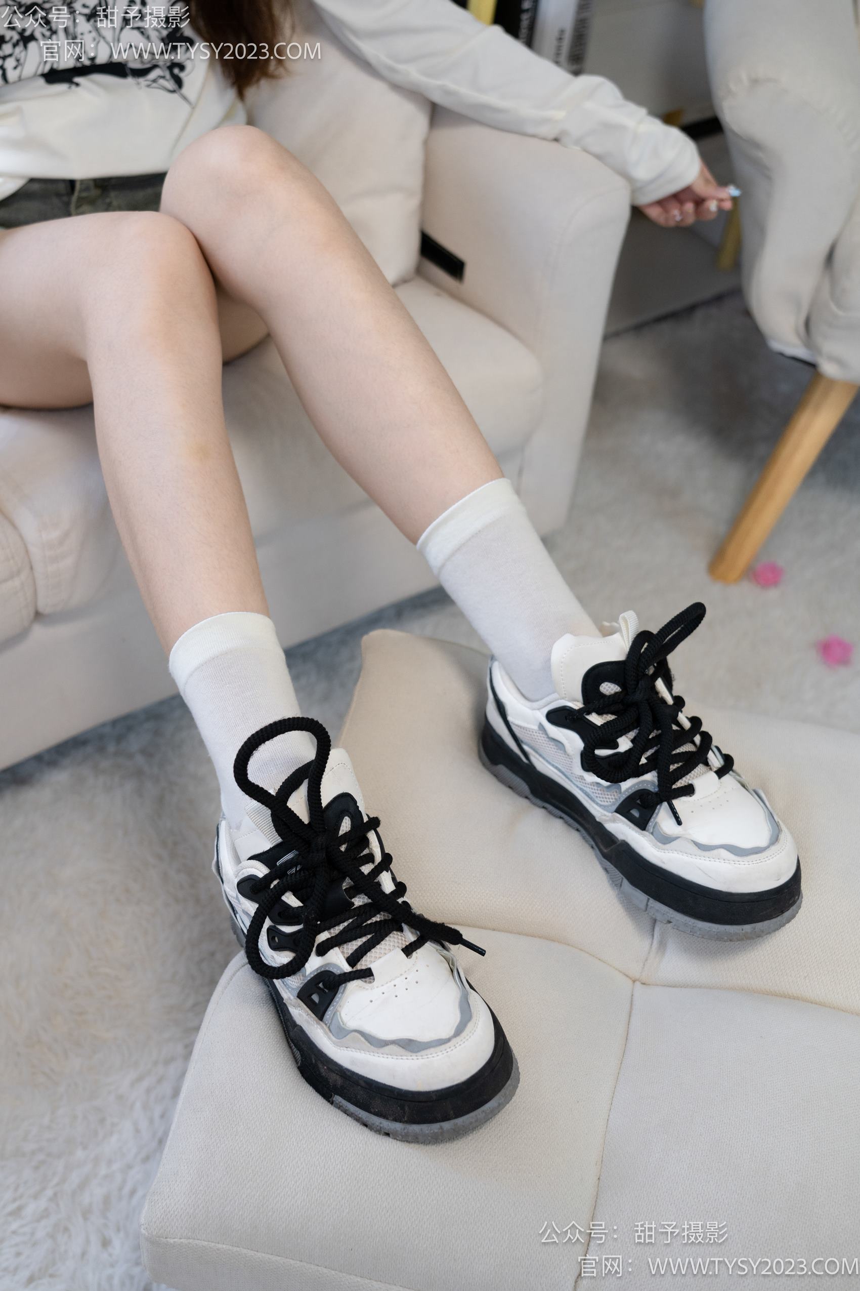 图片[37]-甜予摄影 NO.011 璇璇-板鞋、白棉袜、裸足[143P] – 速更版-美库