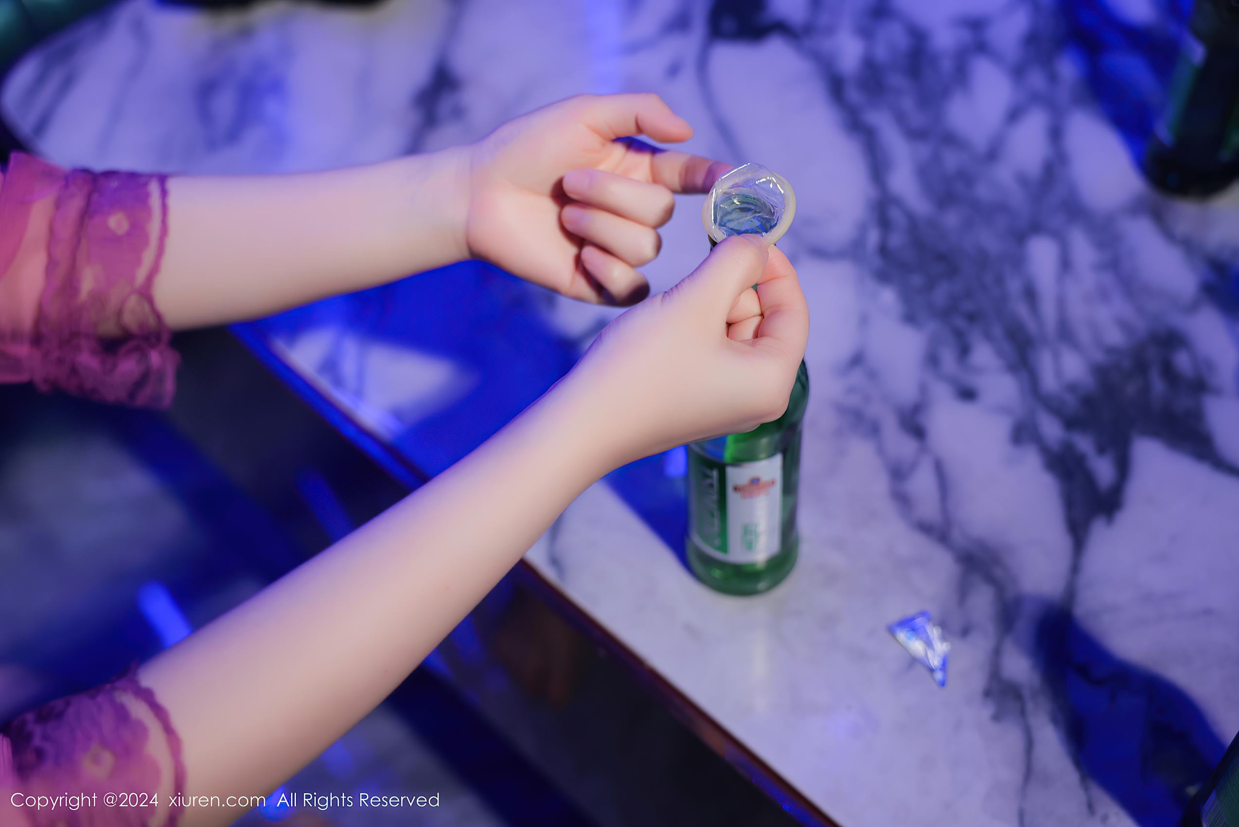 图片[16]-[Xiuren秀人网]2024.04.16 NO.8402 豆瓣酱 喝点小酒 [17+1P] – 速更版-美库