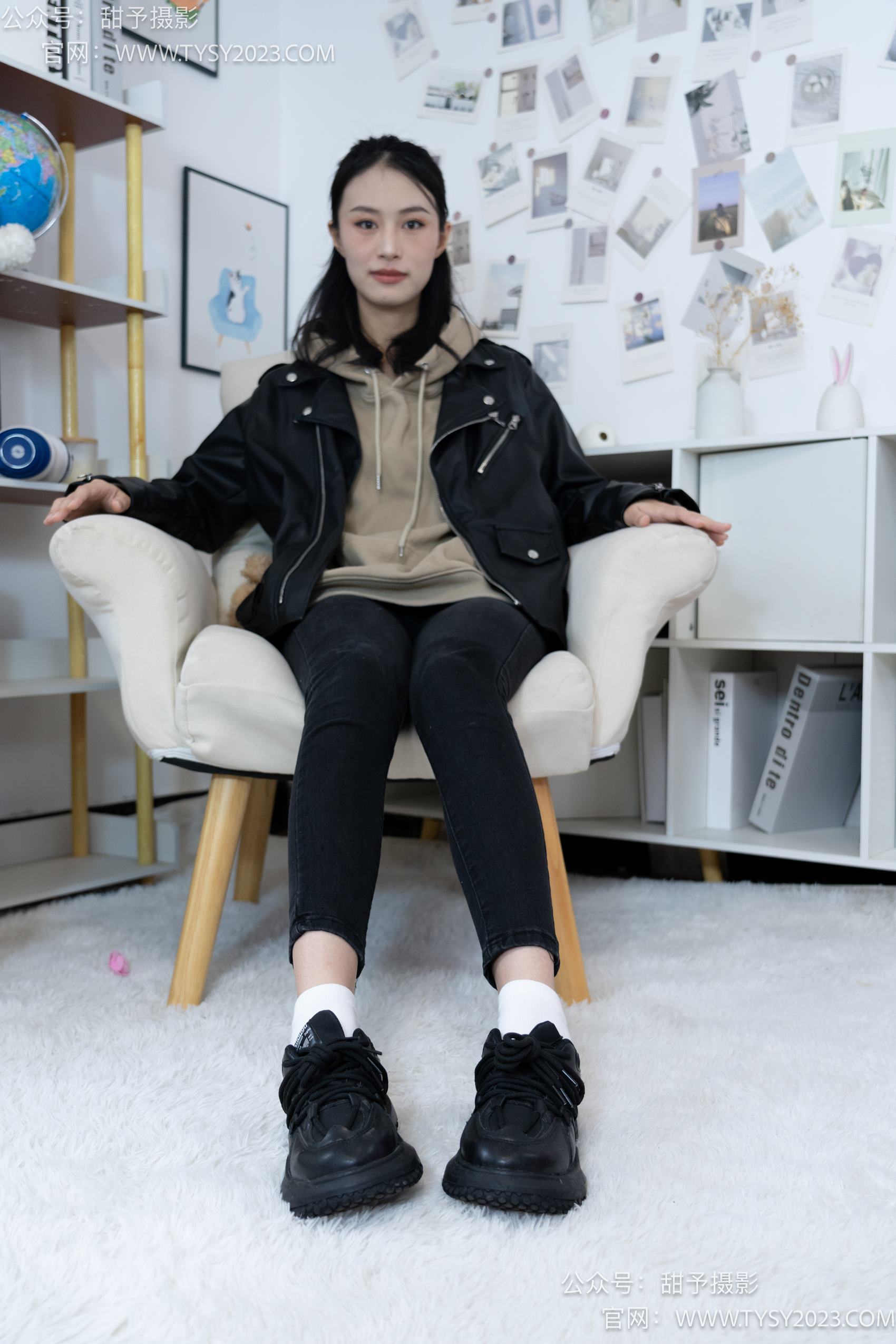 图片[10]-甜予摄影 NO.014 肉肉-运动鞋、白棉袜、裸足[116P] – 速更版-美库