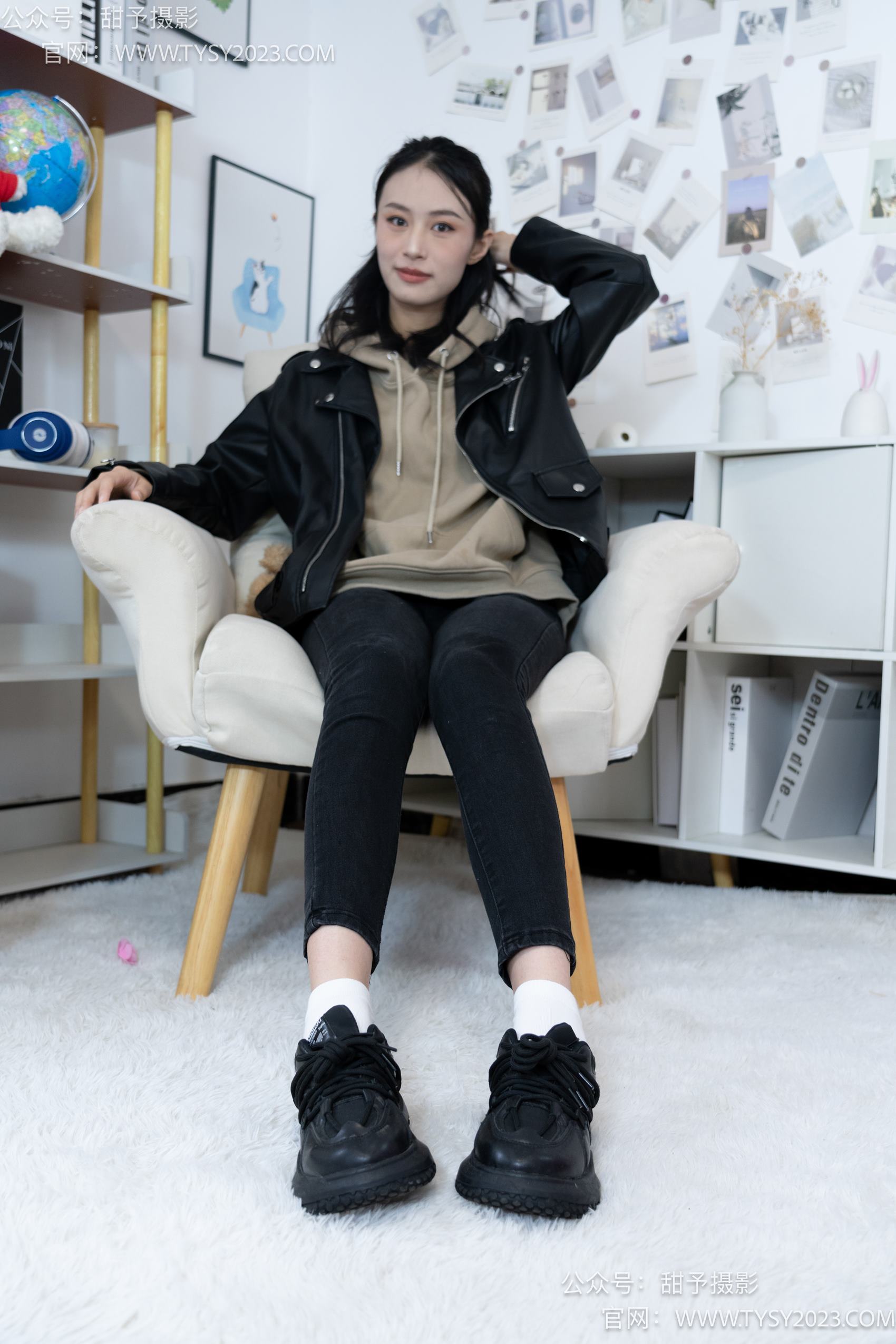 图片[11]-甜予摄影 NO.014 肉肉-运动鞋、白棉袜、裸足[116P] – 速更版-美库