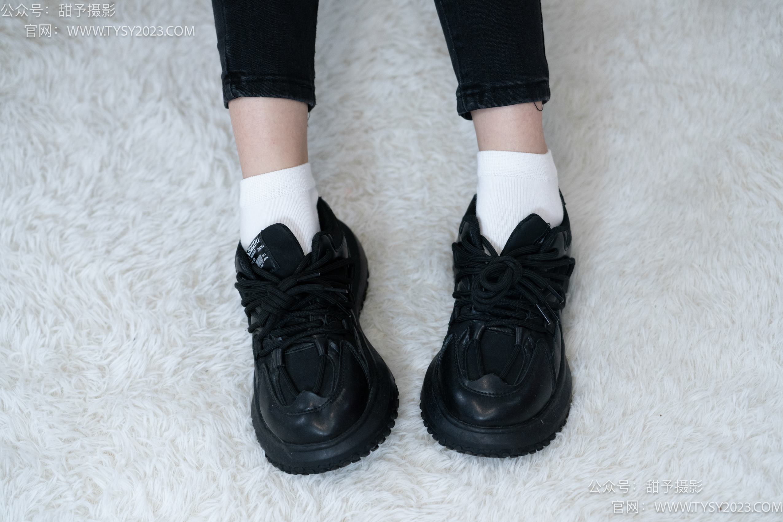 图片[13]-甜予摄影 NO.014 肉肉-运动鞋、白棉袜、裸足[116P] – 速更版-美库