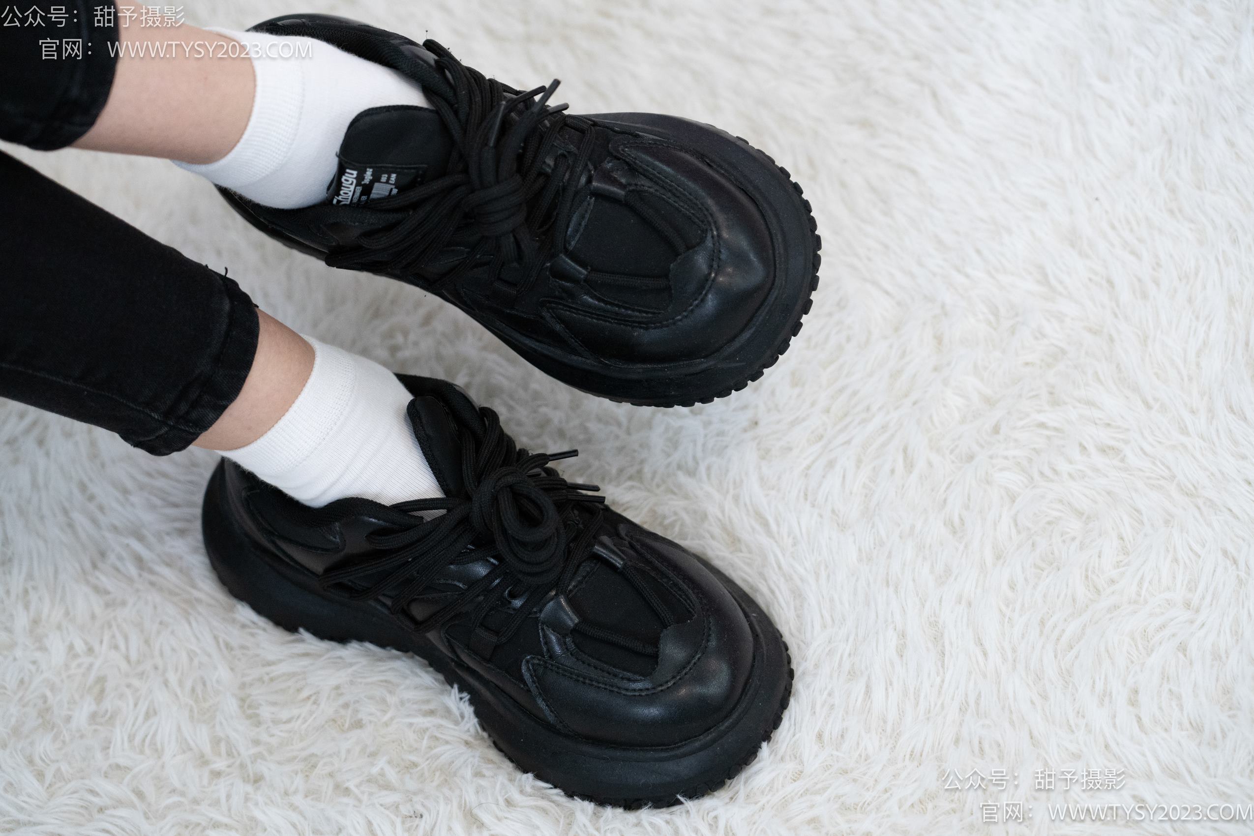 图片[16]-甜予摄影 NO.014 肉肉-运动鞋、白棉袜、裸足[116P] – 速更版-美库