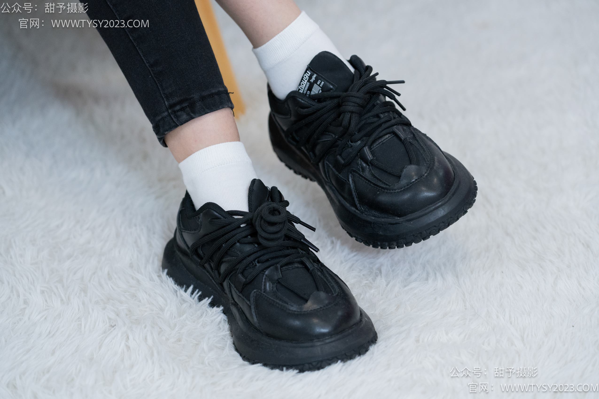 图片[19]-甜予摄影 NO.014 肉肉-运动鞋、白棉袜、裸足[116P] – 速更版-美库
