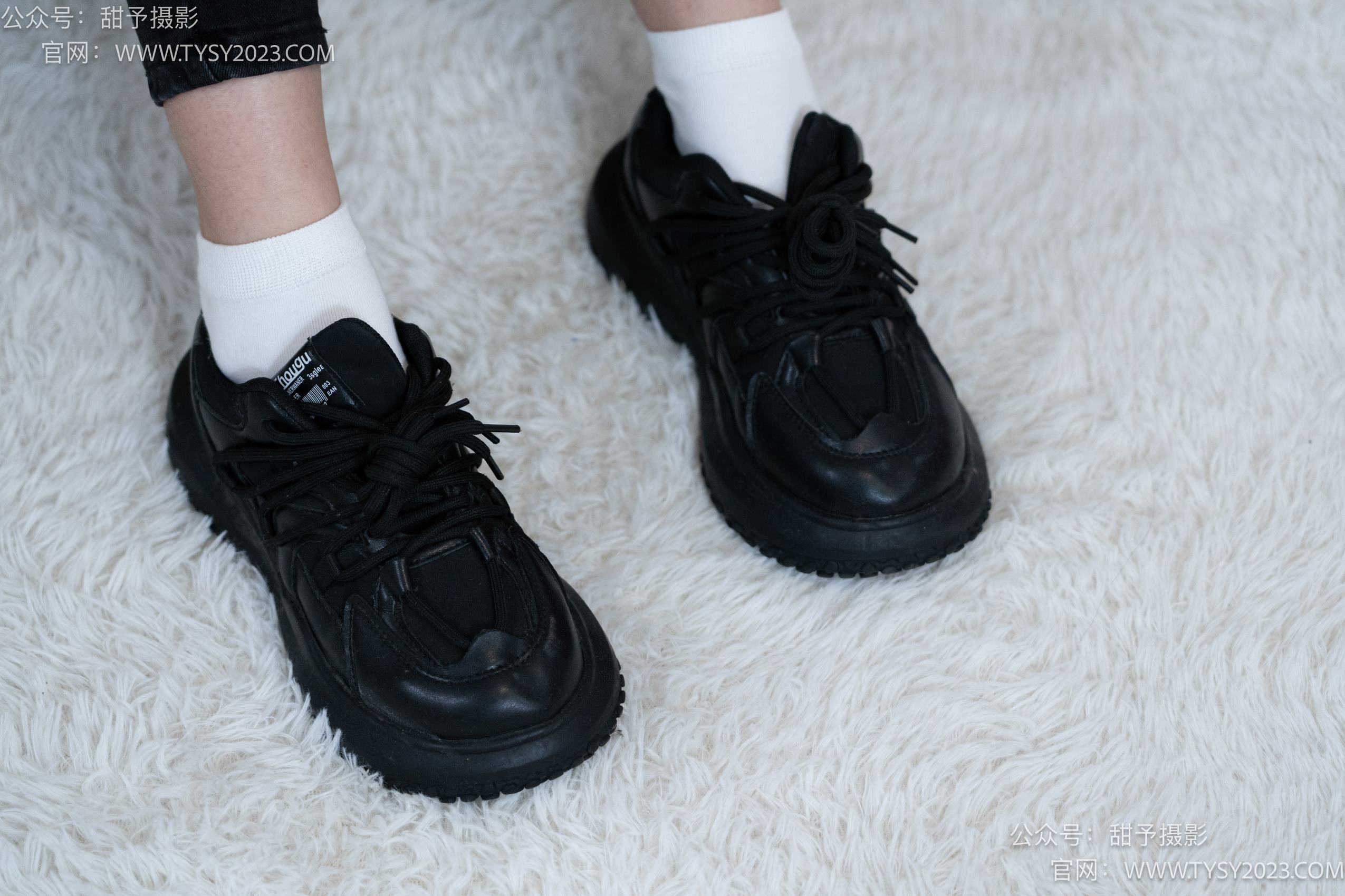 图片[23]-甜予摄影 NO.014 肉肉-运动鞋、白棉袜、裸足[116P] – 速更版-美库