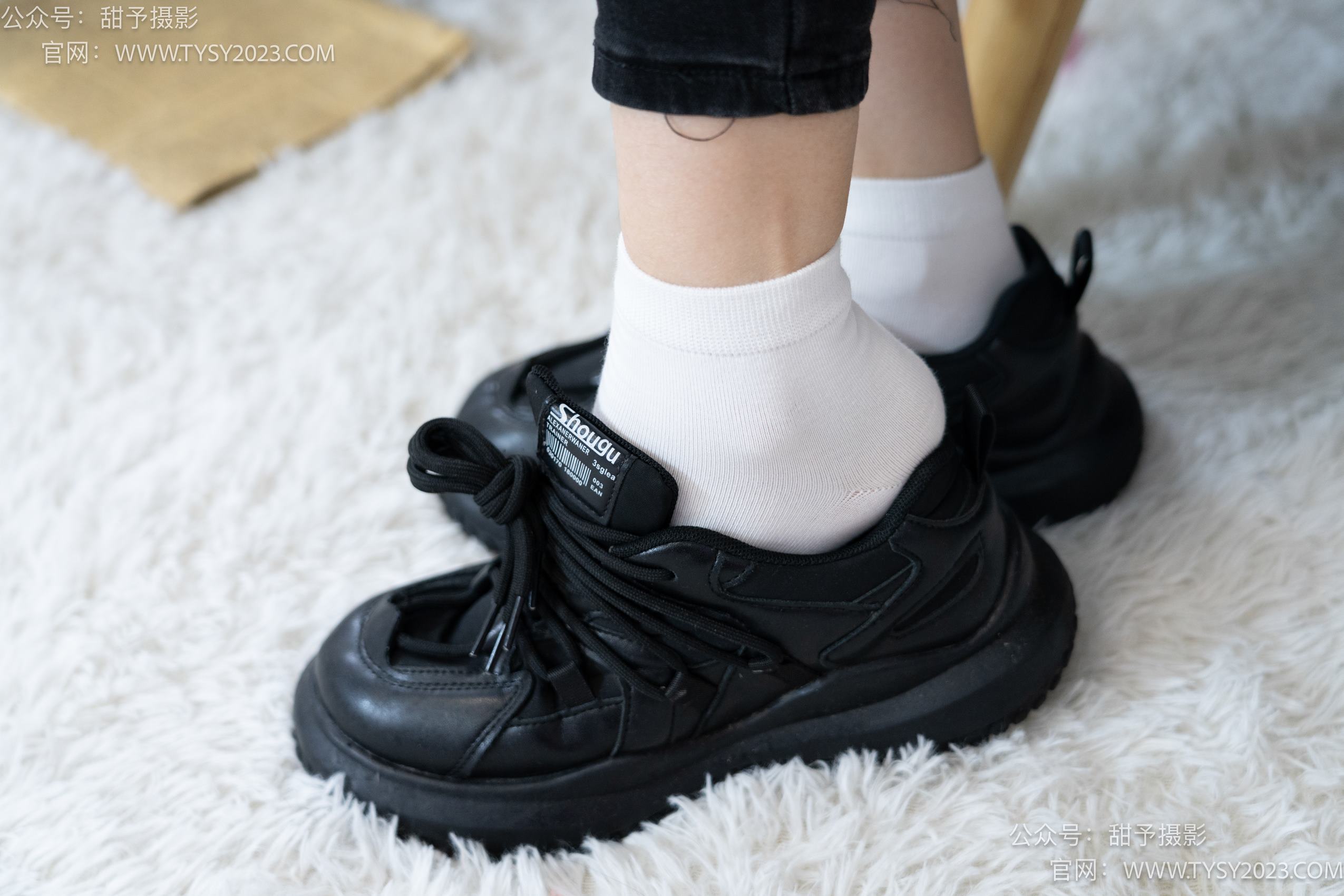 图片[36]-甜予摄影 NO.014 肉肉-运动鞋、白棉袜、裸足[116P] – 速更版-美库