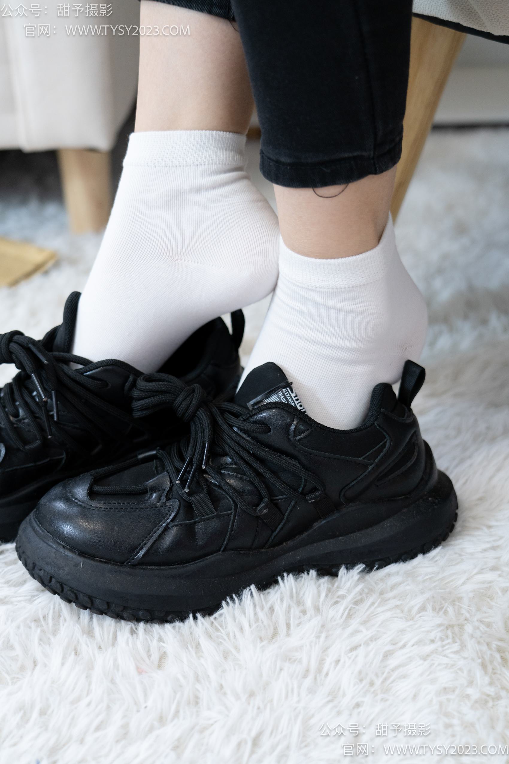 图片[37]-甜予摄影 NO.014 肉肉-运动鞋、白棉袜、裸足[116P] – 速更版-美库