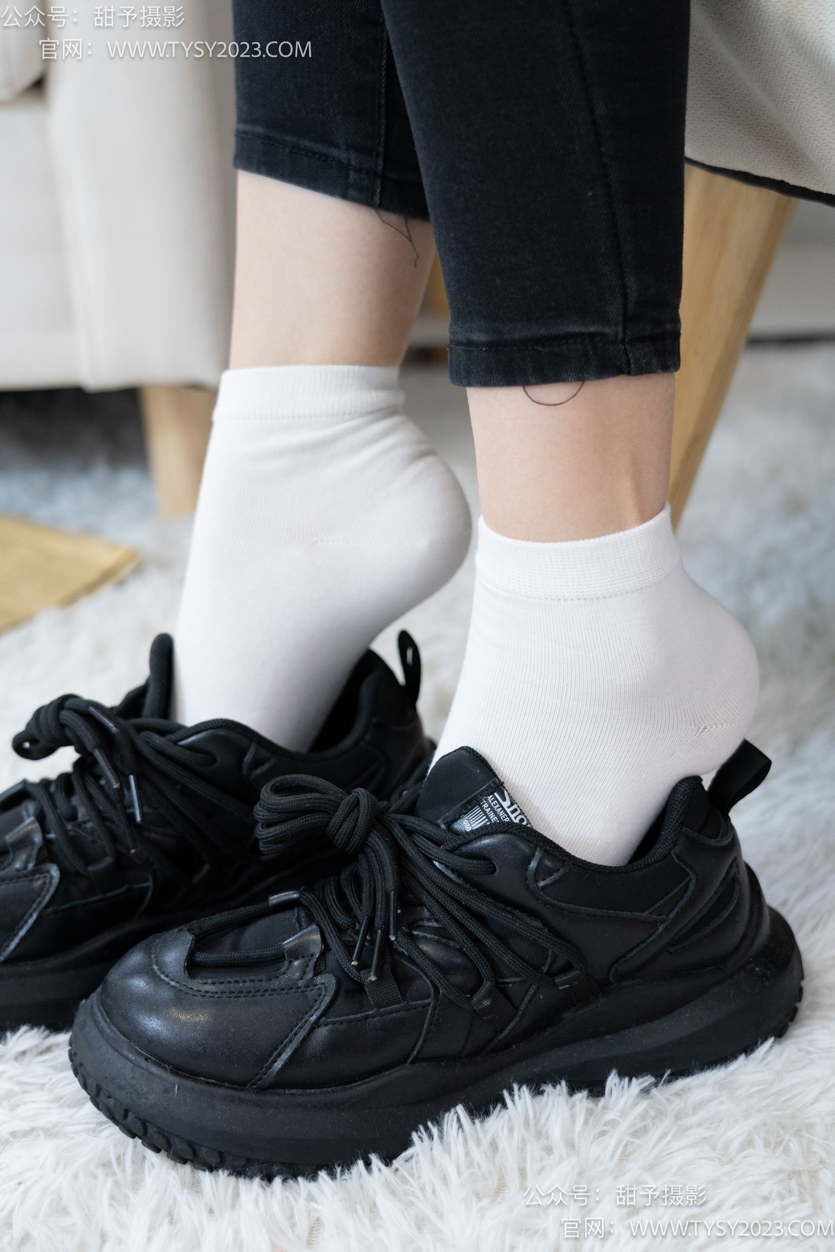 图片[38]-甜予摄影 NO.014 肉肉-运动鞋、白棉袜、裸足[116P] – 速更版-美库