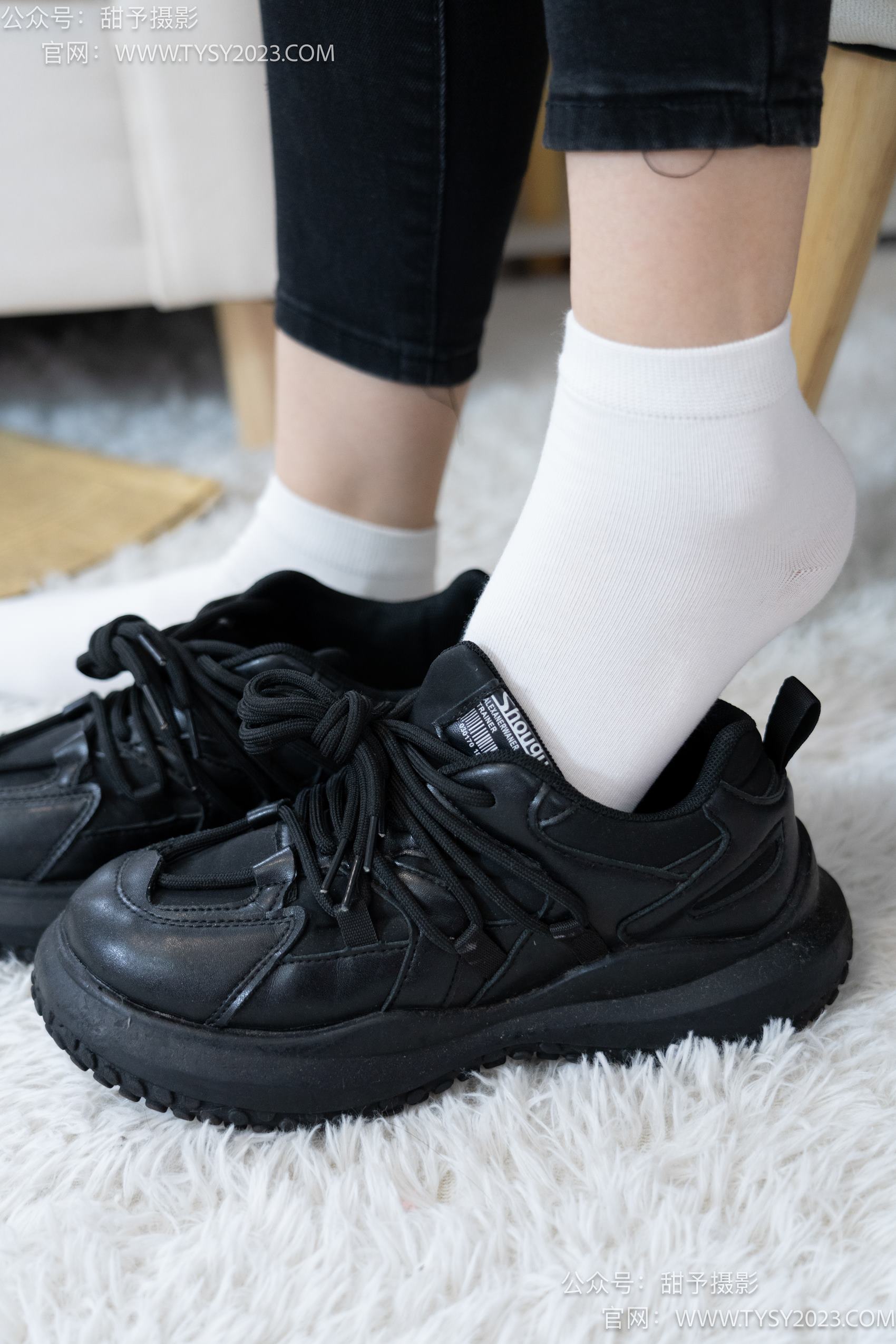 图片[39]-甜予摄影 NO.014 肉肉-运动鞋、白棉袜、裸足[116P] – 速更版-美库