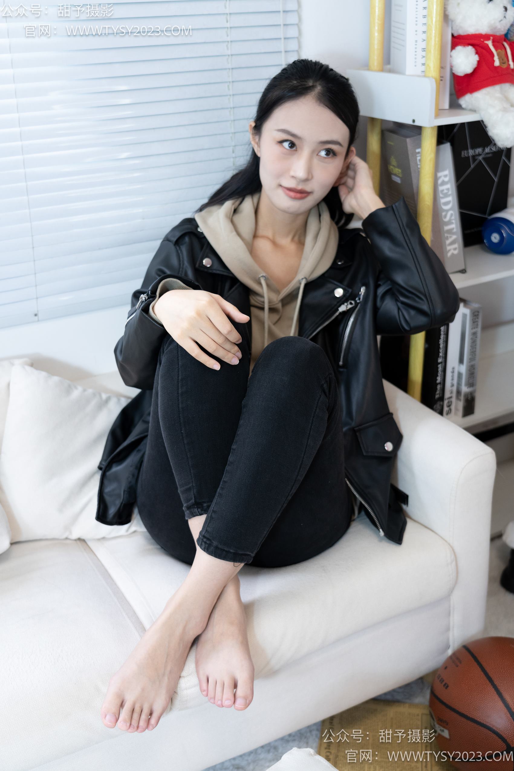 图片[111]-甜予摄影 NO.014 肉肉-运动鞋、白棉袜、裸足[116P] – 速更版-美库