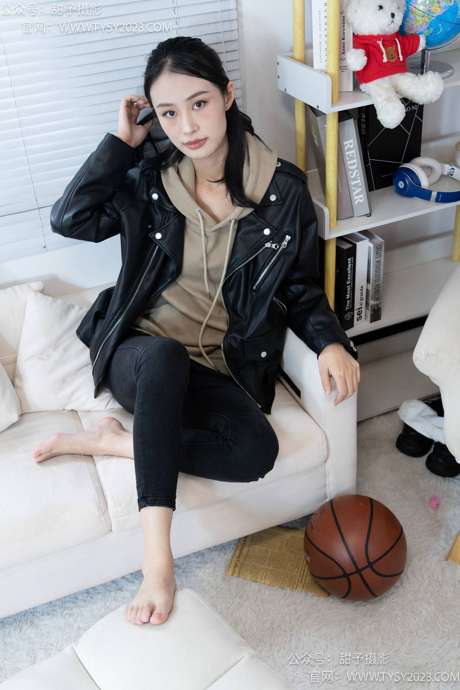 图片[114]-甜予摄影 NO.014 肉肉-运动鞋、白棉袜、裸足[116P] – 速更版-美库