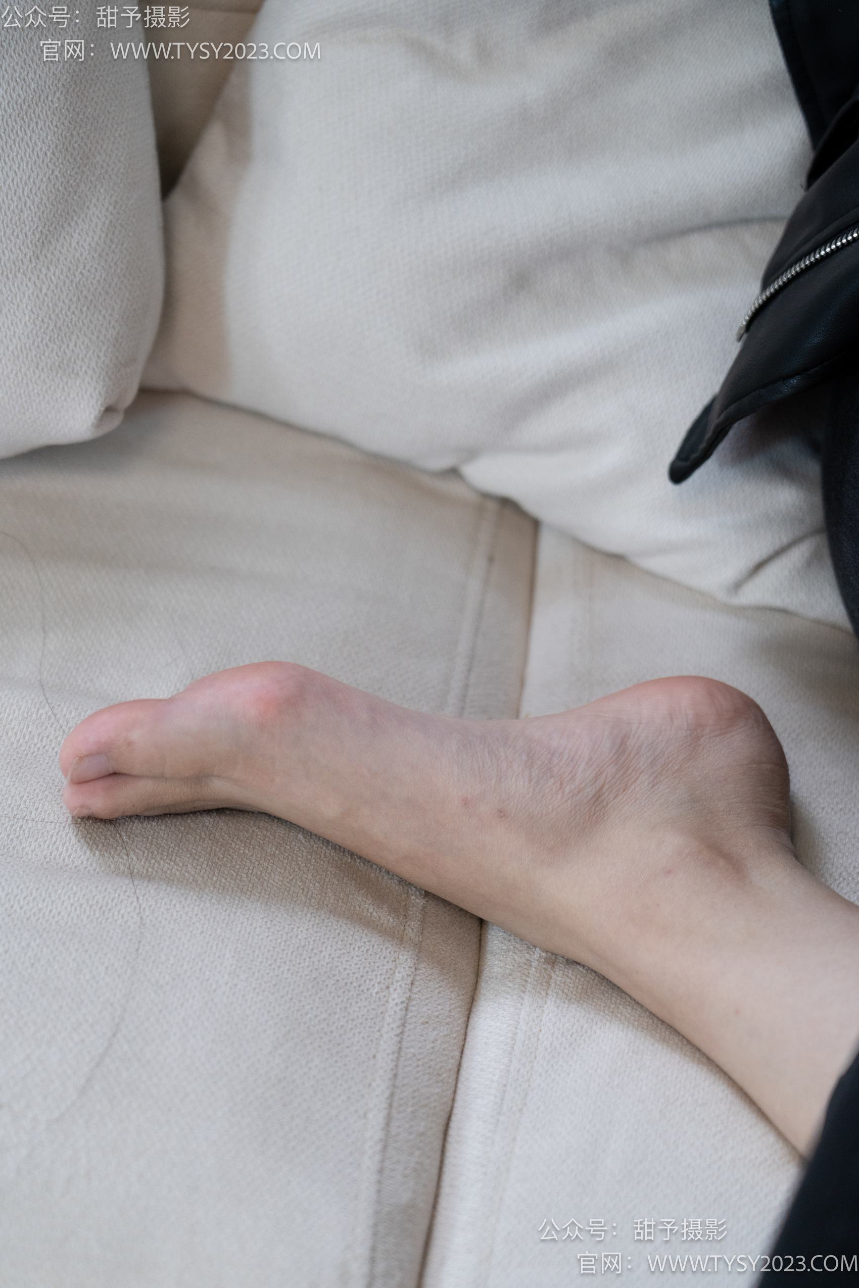 图片[115]-甜予摄影 NO.014 肉肉-运动鞋、白棉袜、裸足[116P] – 速更版-美库