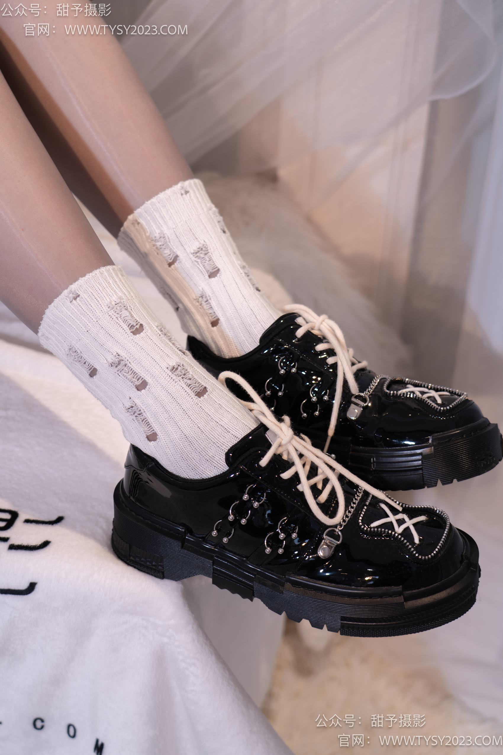 图片[12]-甜予摄影 NO.016 小野-皮鞋、白棉袜、油亮灰丝[130P] – 速更版-美库