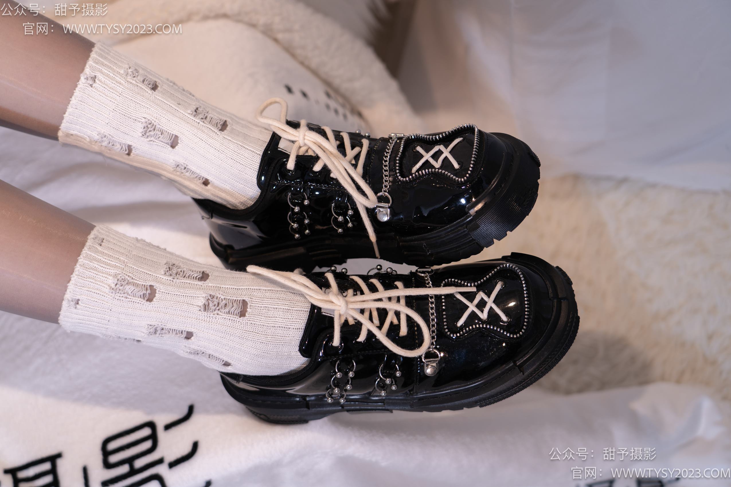 图片[13]-甜予摄影 NO.016 小野-皮鞋、白棉袜、油亮灰丝[130P] – 速更版-美库