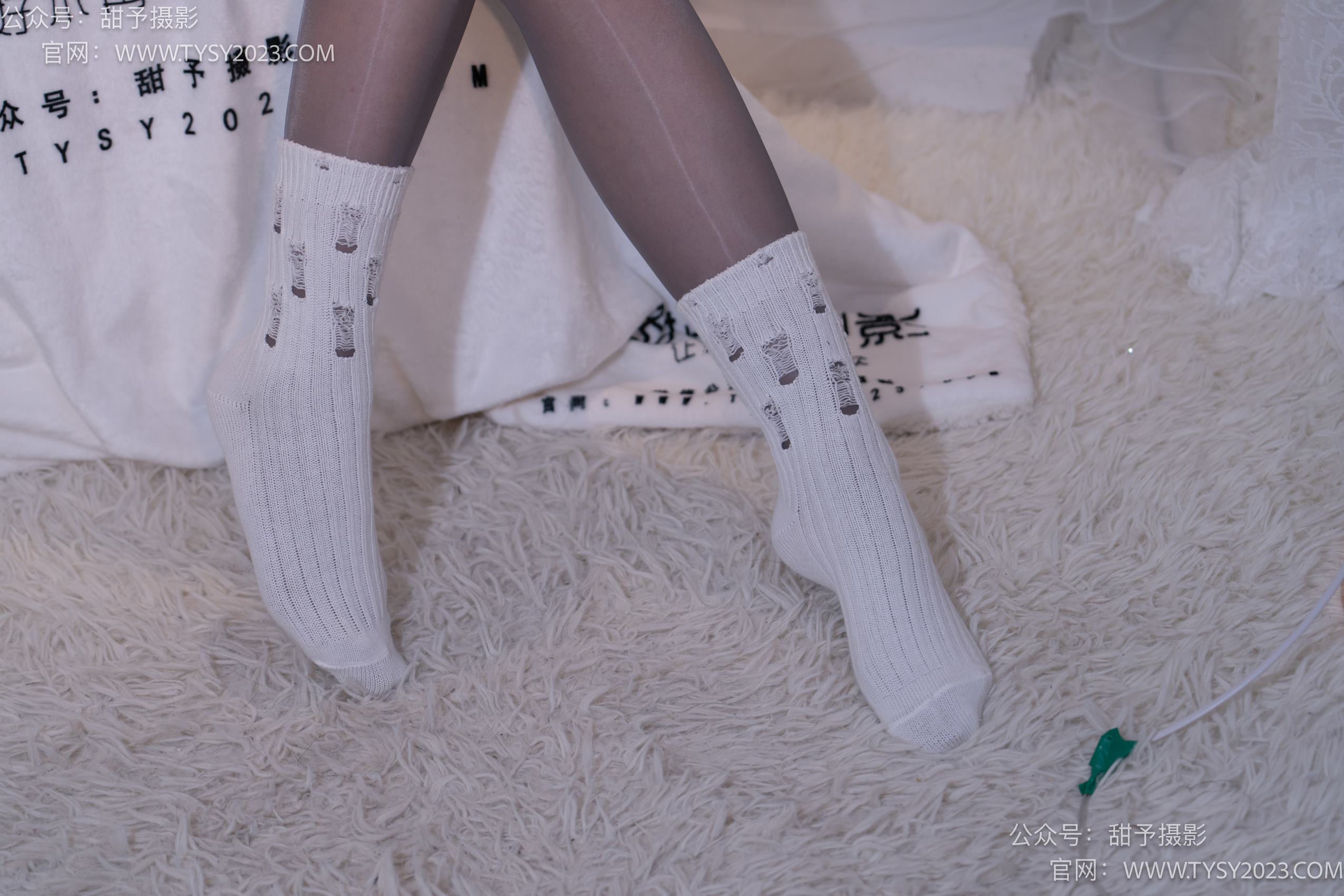 图片[41]-甜予摄影 NO.016 小野-皮鞋、白棉袜、油亮灰丝[130P] – 速更版-美库