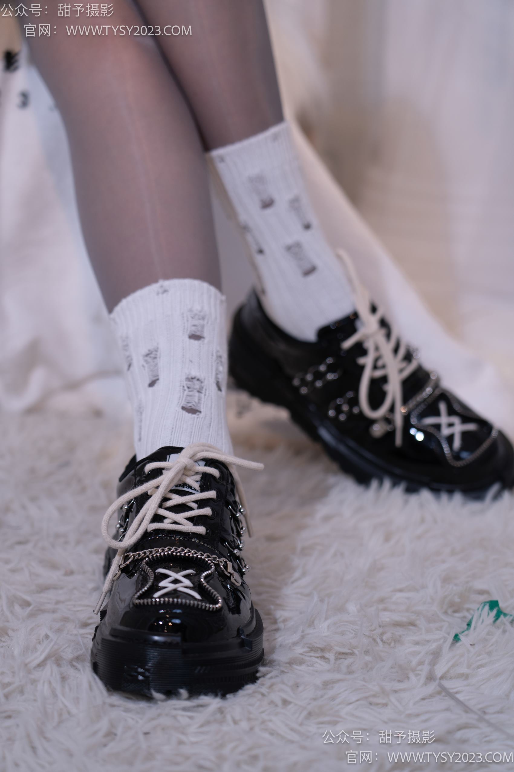 图片[110]-甜予摄影 NO.016 小野-皮鞋、白棉袜、油亮灰丝[130P] – 速更版-美库
