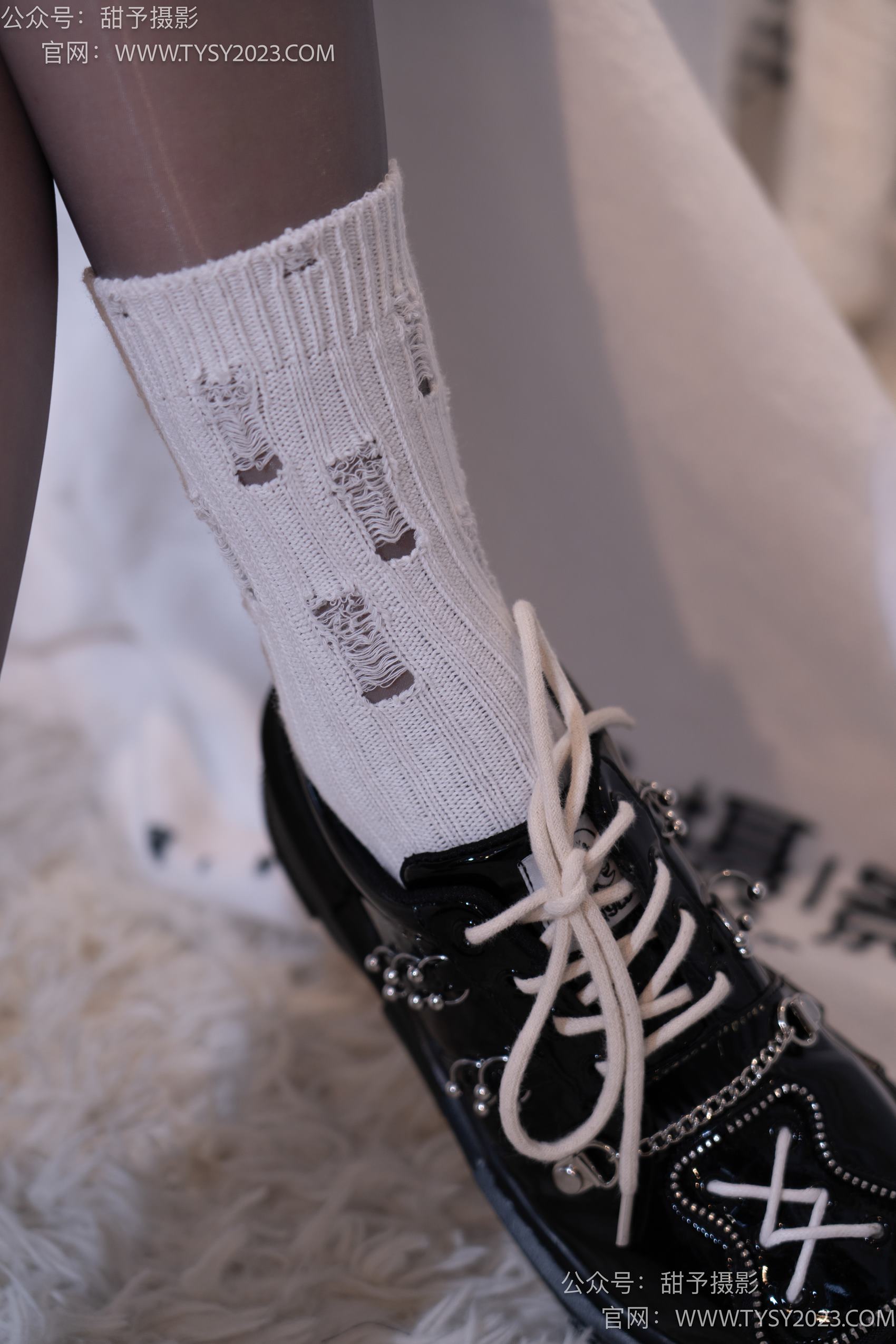图片[111]-甜予摄影 NO.016 小野-皮鞋、白棉袜、油亮灰丝[130P] – 速更版-美库