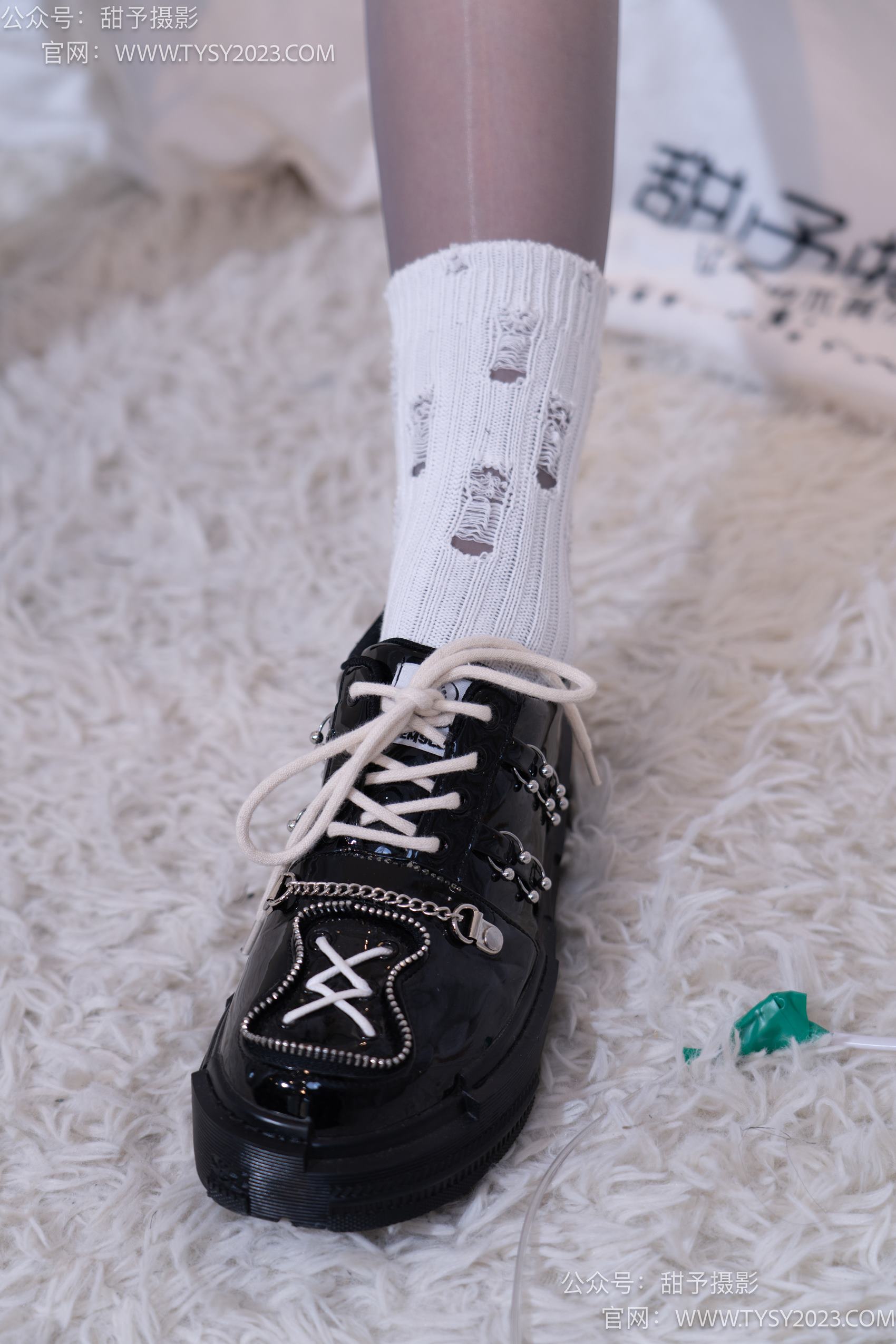 图片[116]-甜予摄影 NO.016 小野-皮鞋、白棉袜、油亮灰丝[130P] – 速更版-美库