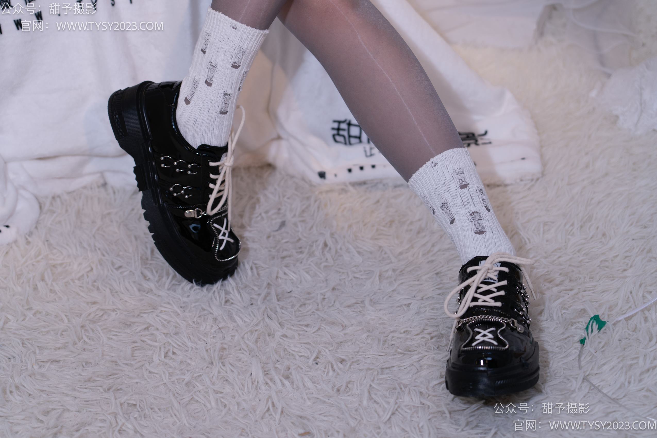 图片[118]-甜予摄影 NO.016 小野-皮鞋、白棉袜、油亮灰丝[130P] – 速更版-美库