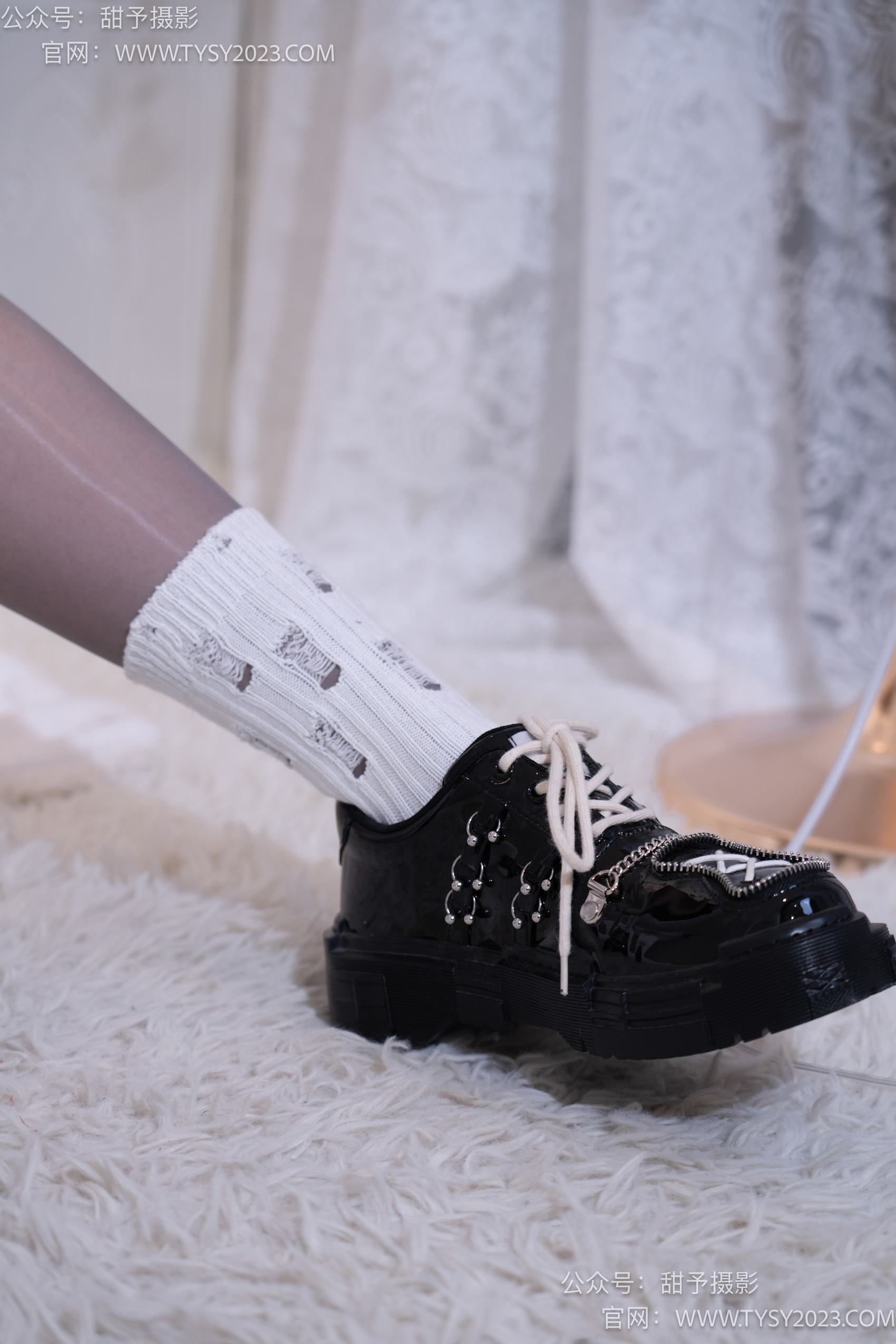 图片[120]-甜予摄影 NO.016 小野-皮鞋、白棉袜、油亮灰丝[130P] – 速更版-美库