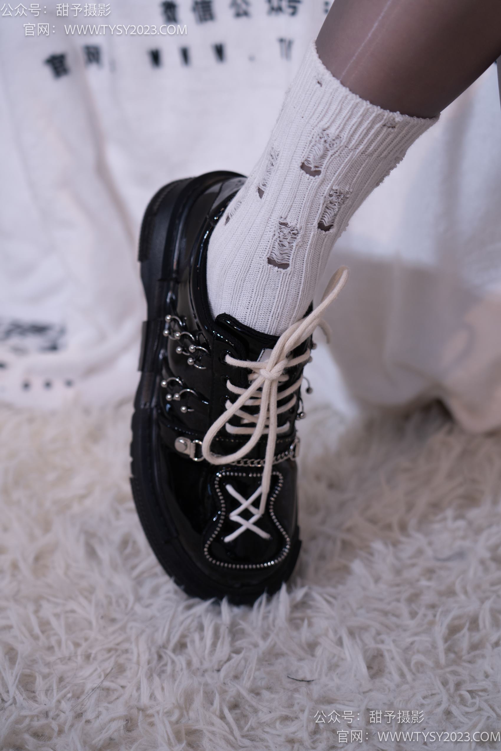 图片[121]-甜予摄影 NO.016 小野-皮鞋、白棉袜、油亮灰丝[130P] – 速更版-美库