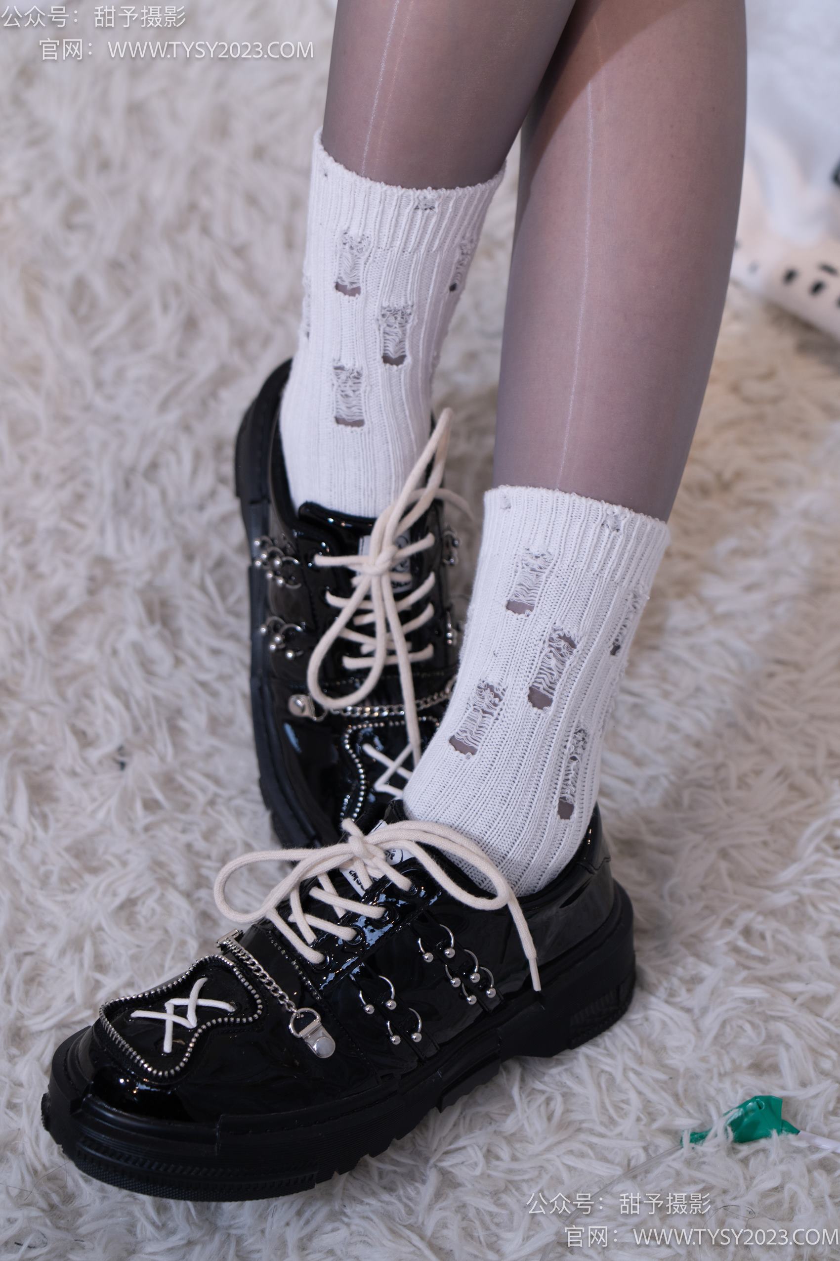 图片[123]-甜予摄影 NO.016 小野-皮鞋、白棉袜、油亮灰丝[130P] – 速更版-美库