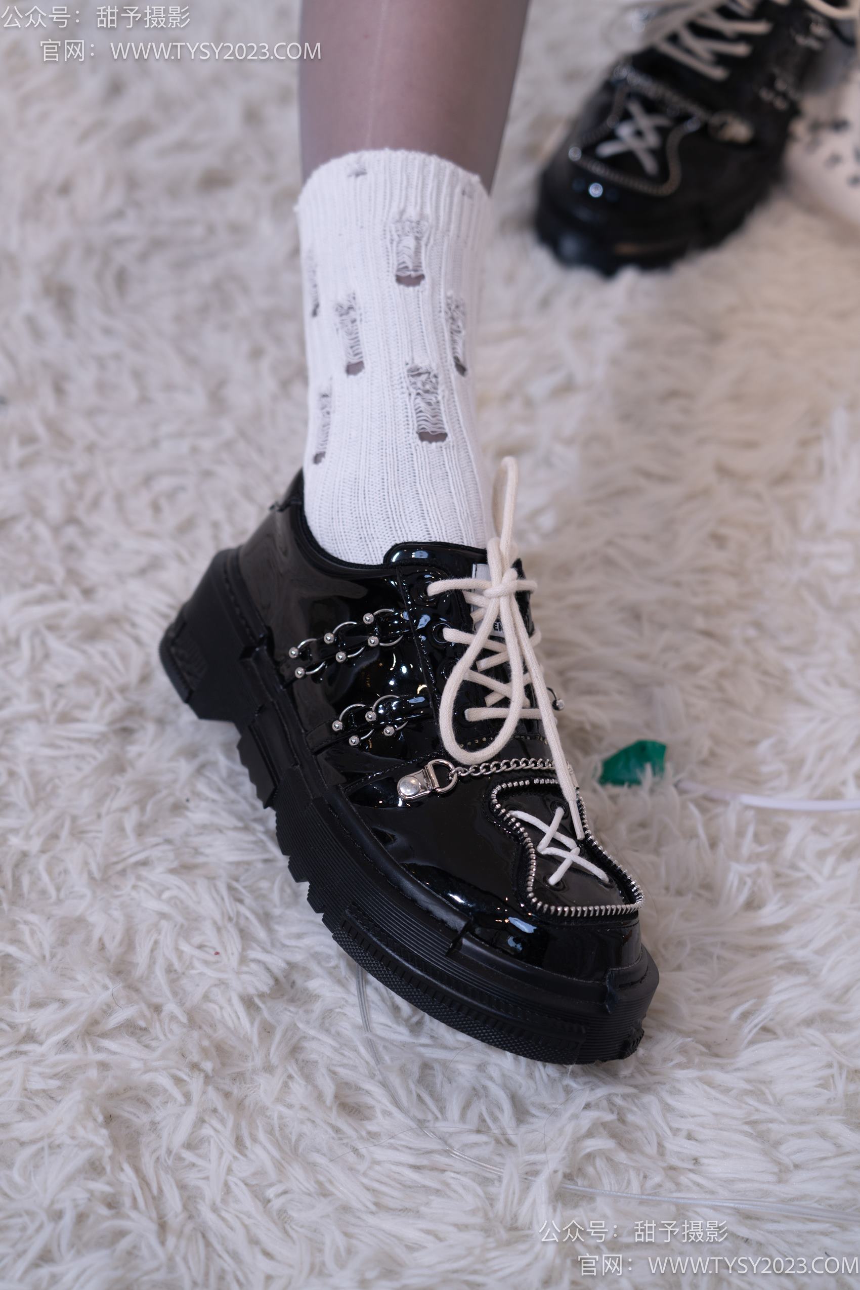 图片[130]-甜予摄影 NO.016 小野-皮鞋、白棉袜、油亮灰丝[130P] – 速更版-美库
