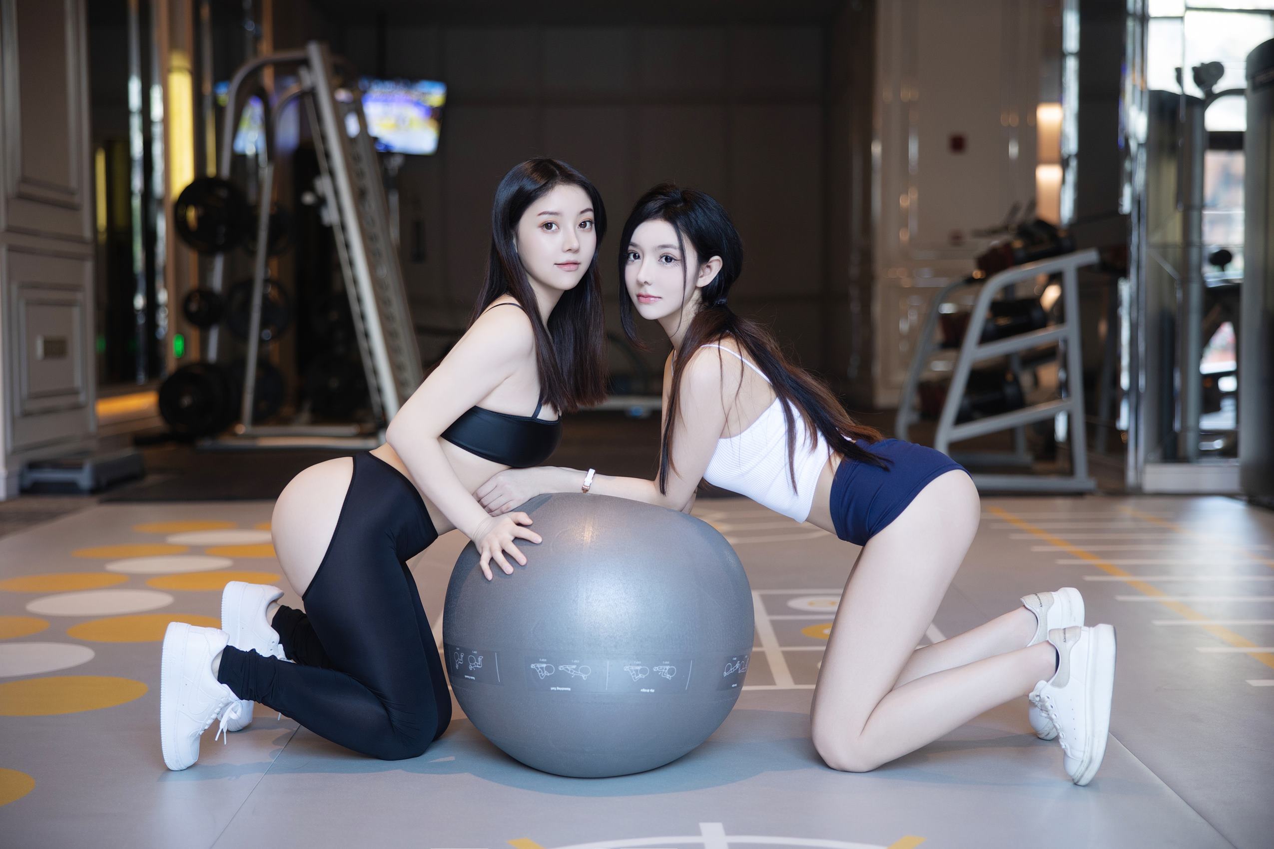 图片[23]-秀人模特@豆瓣酱&加朵-原版无水印 双人健身房 [32P] – 速更版-美库