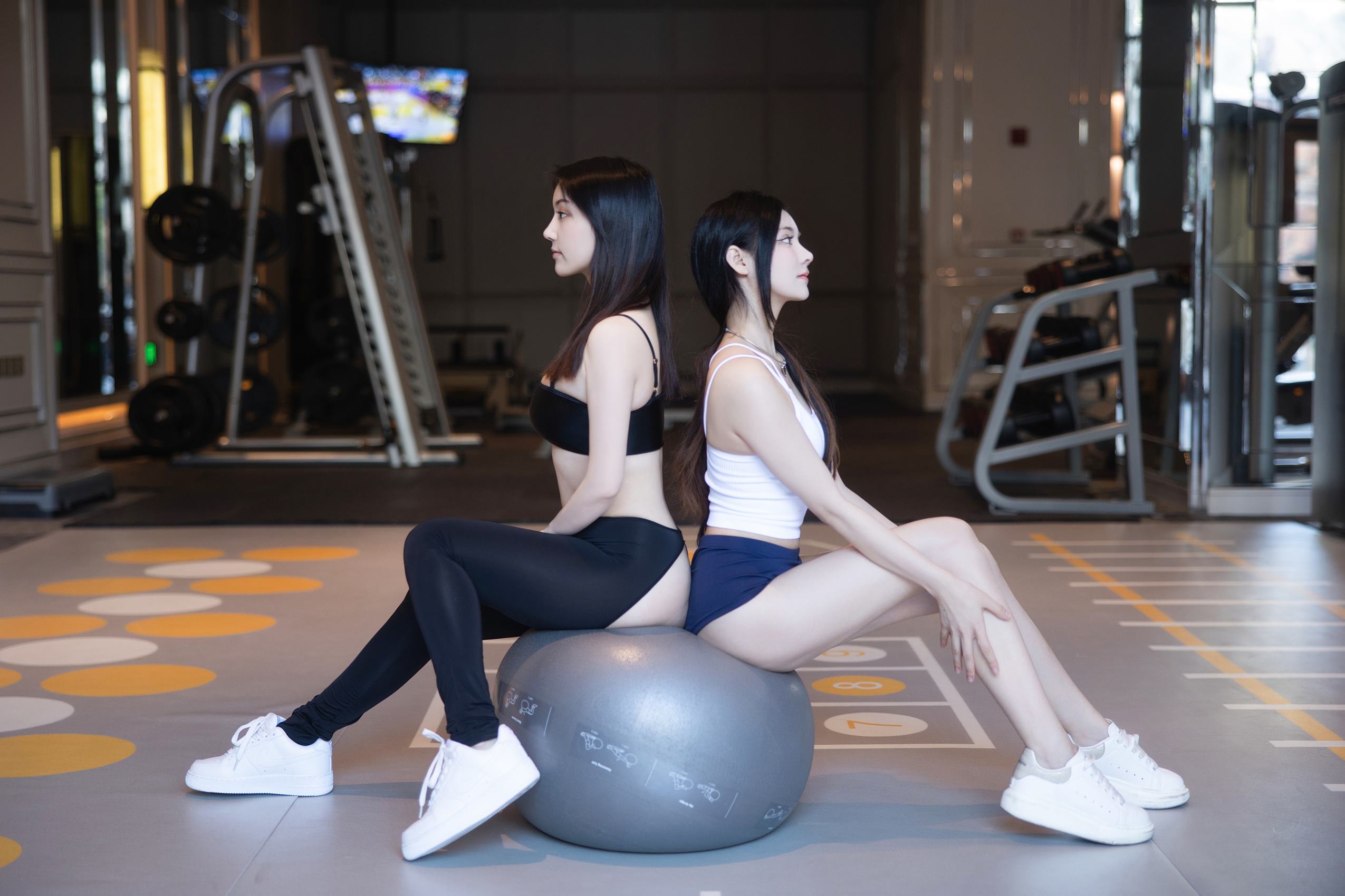 图片[25]-秀人模特@豆瓣酱&加朵-原版无水印 双人健身房 [32P] – 速更版-美库