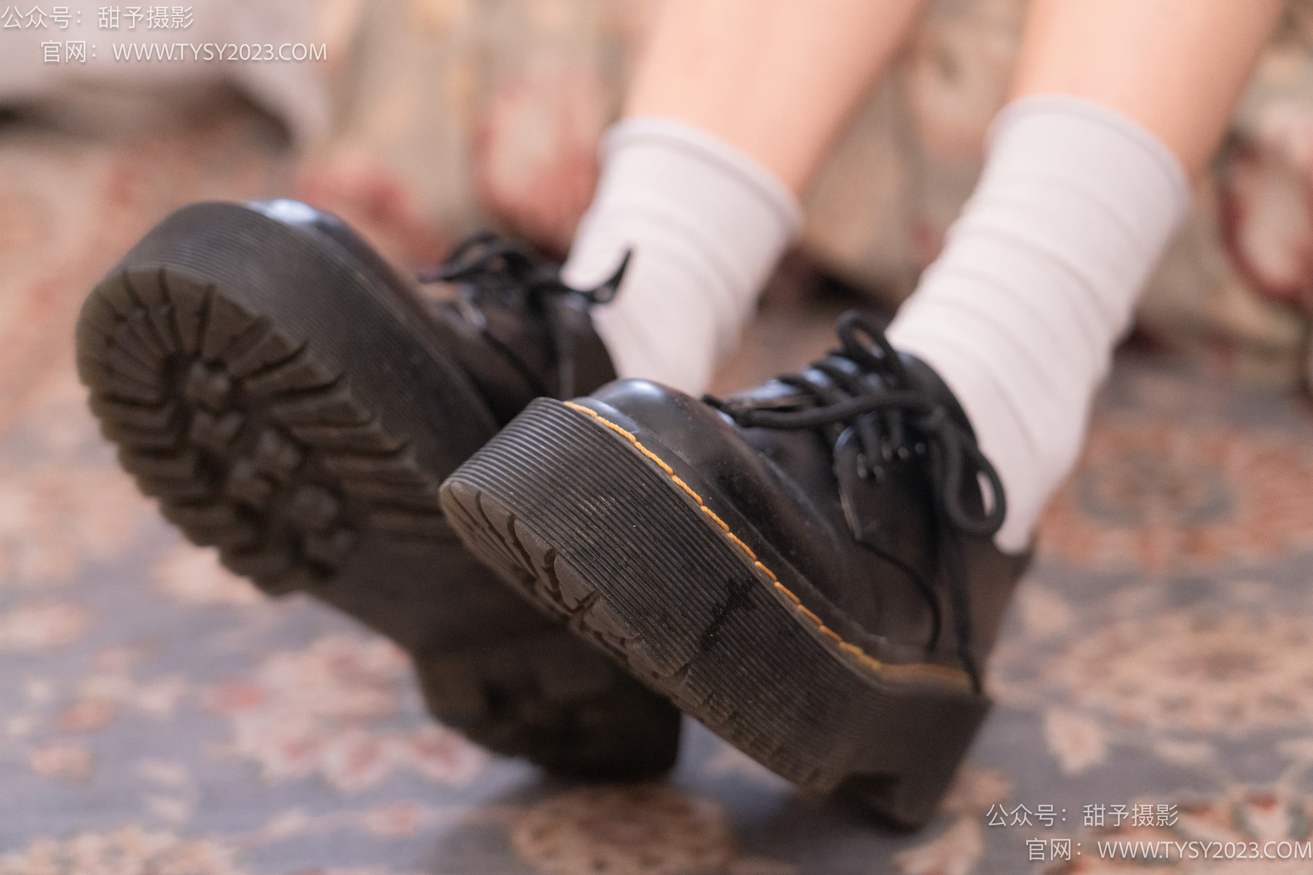 图片[24]-甜予摄影 NO.019 艺艺-皮鞋、白棉袜、裸足[128P] – 速更版-美库