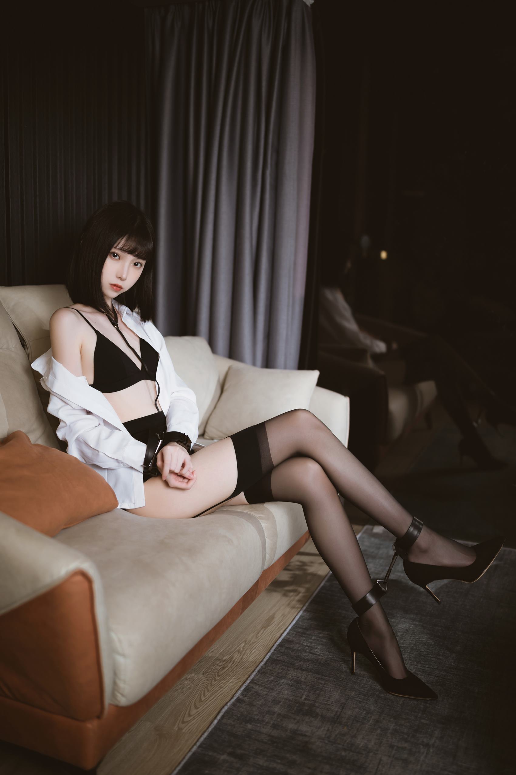 图片[16]-许岚(叁月life) – 醉酒OL[59P] – 速更版-美库