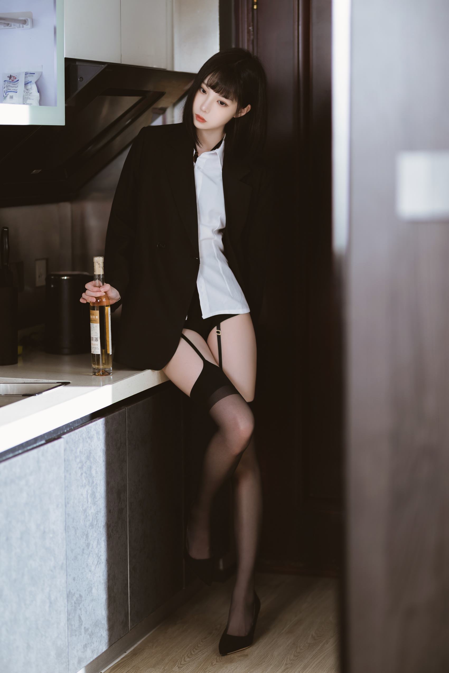 图片[41]-许岚(叁月life) – 醉酒OL[59P] – 速更版-美库