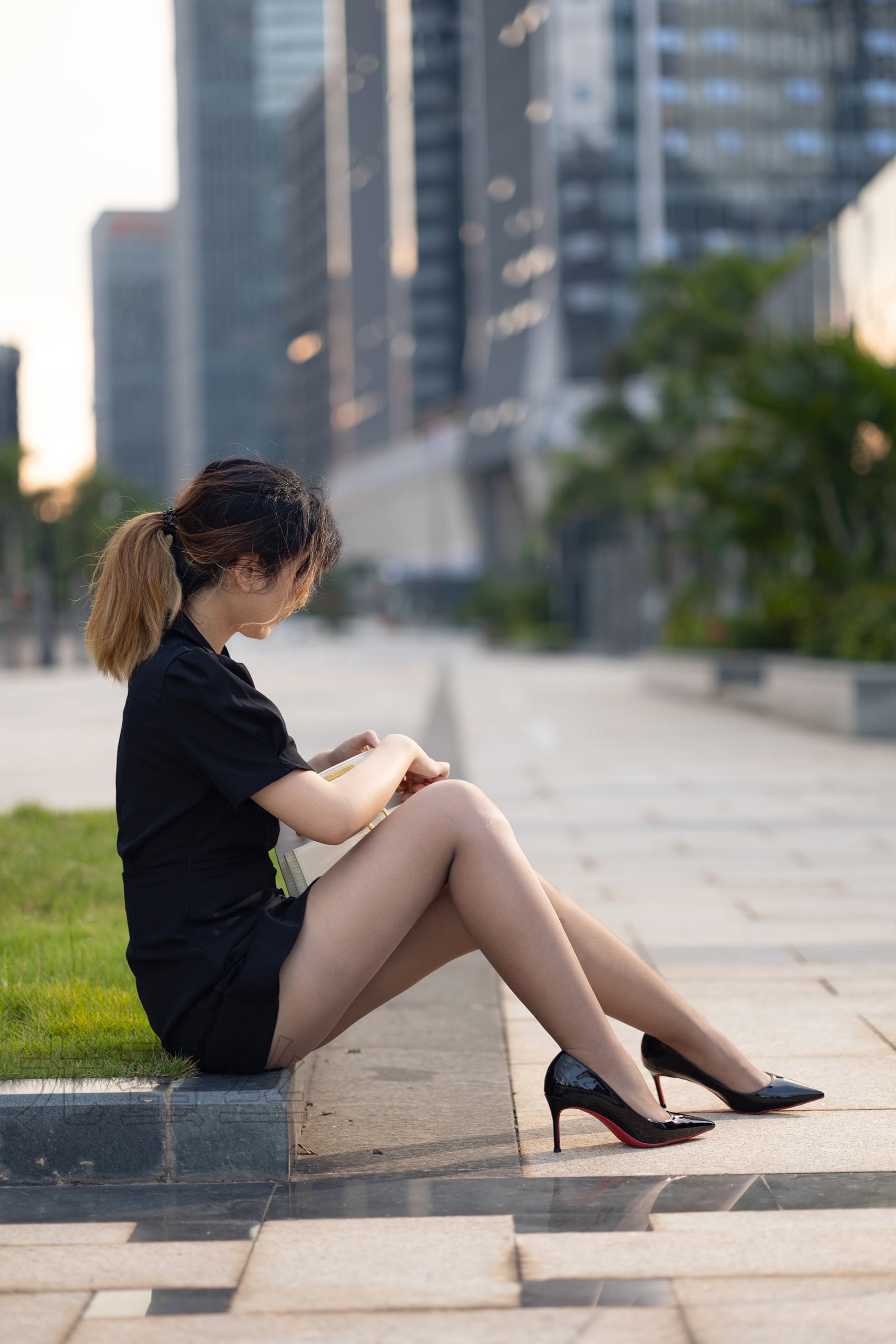 图片[26]-尤蜜丝 NO.077 穿搭推广展示图集[50P] – 速更版-美库