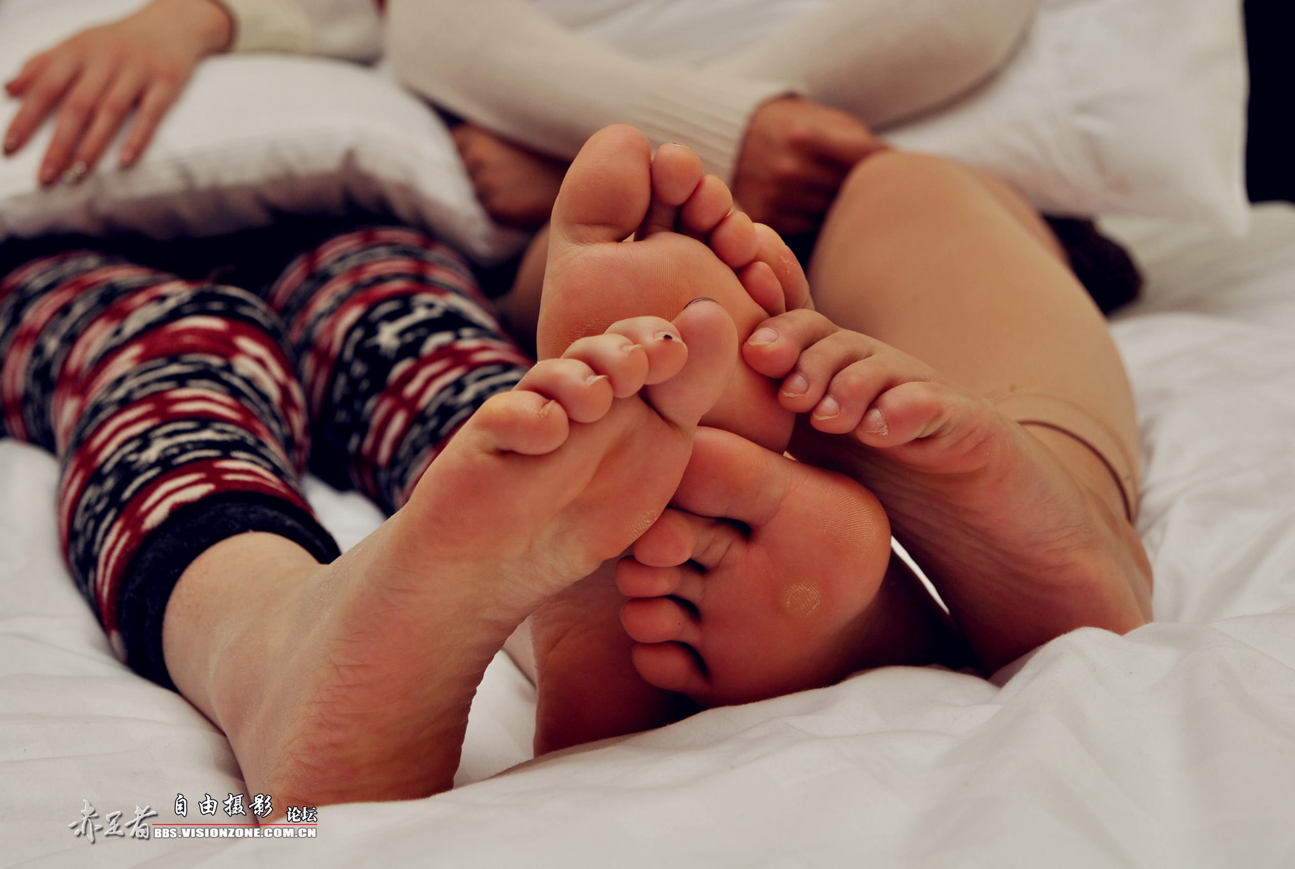 图片[32]-自由摄影 No.203 清晰MM床上秀足 [51P] – 速更版-美库