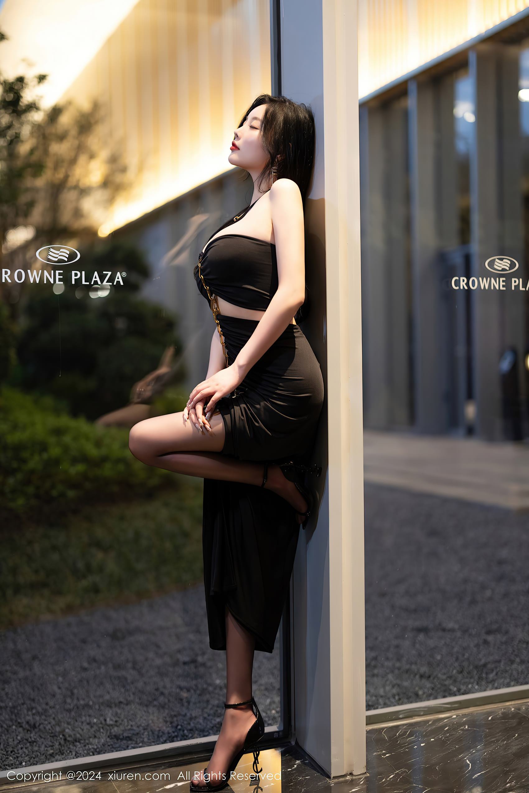 图片[16]-[Xiuren秀人网]2024.04.30 NO.8484 杨晨晨Yome YSL黑色高跟 [25+1P] – 速更版-美库