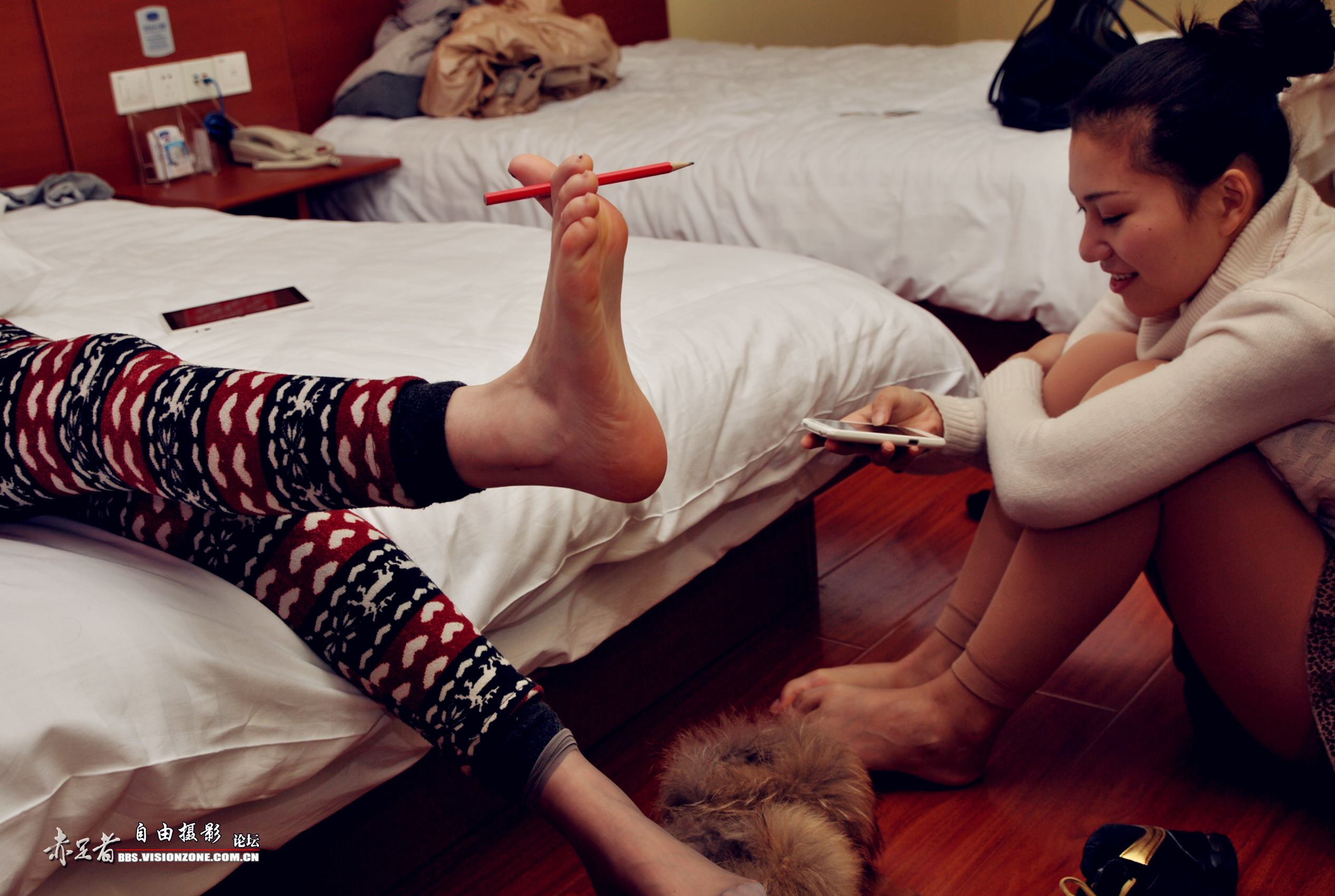 图片[10]-自由摄影 No.213 细长白嫩的玉足与铅笔之间的“交流” [44P] – 速更版-美库