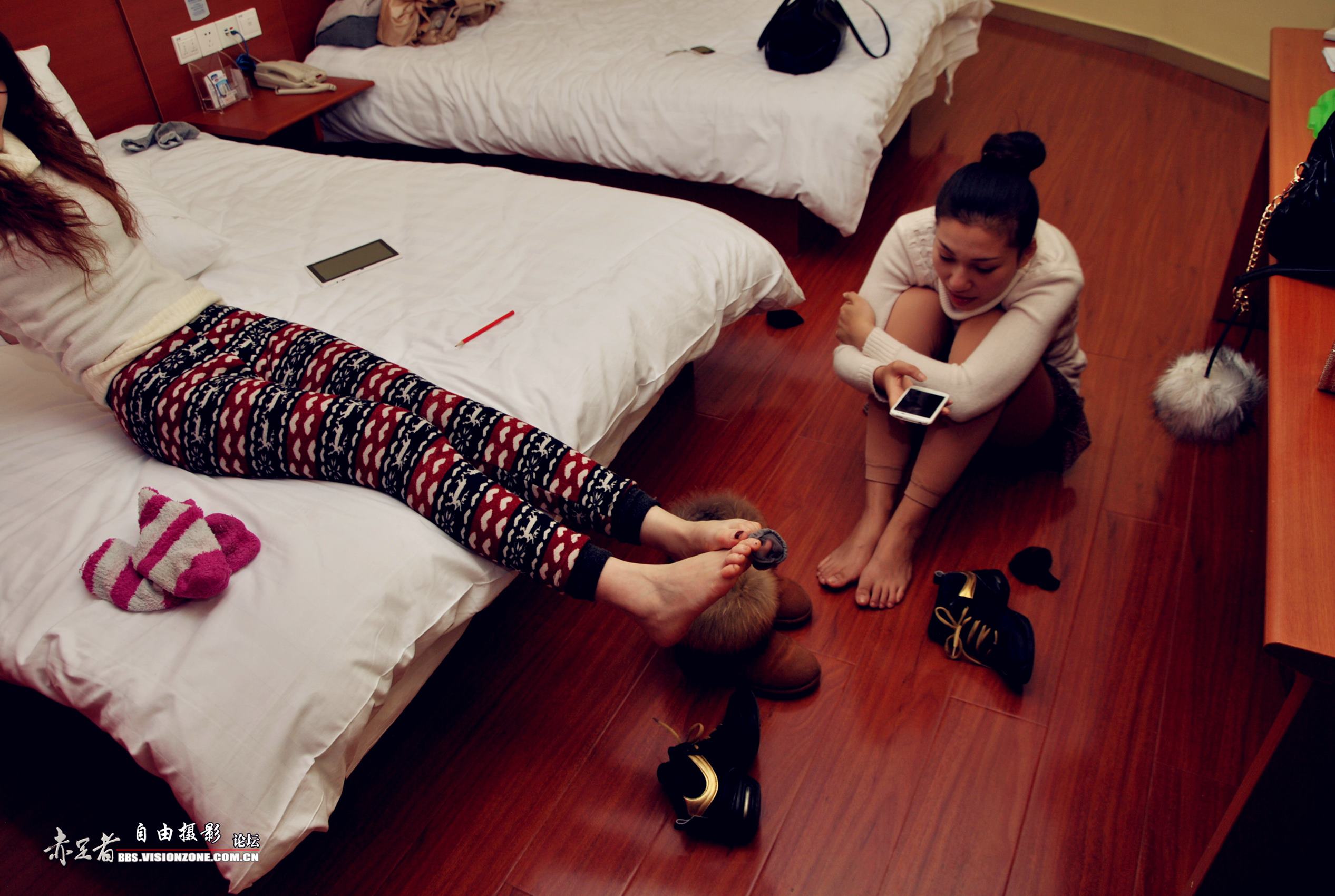 图片[26]-自由摄影 No.213 细长白嫩的玉足与铅笔之间的“交流” [44P] – 速更版-美库