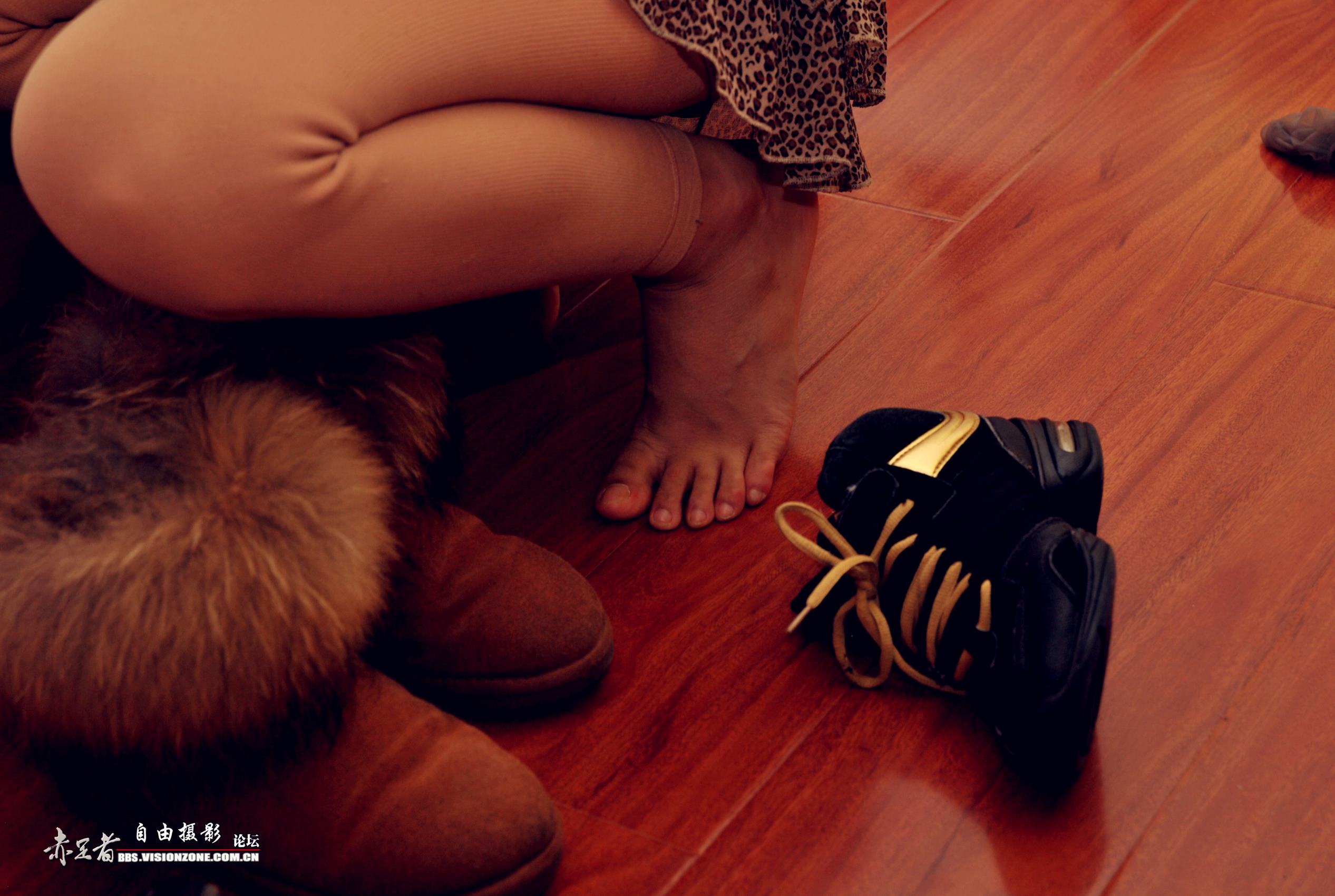 图片[34]-自由摄影 No.213 细长白嫩的玉足与铅笔之间的“交流” [44P] – 速更版-美库