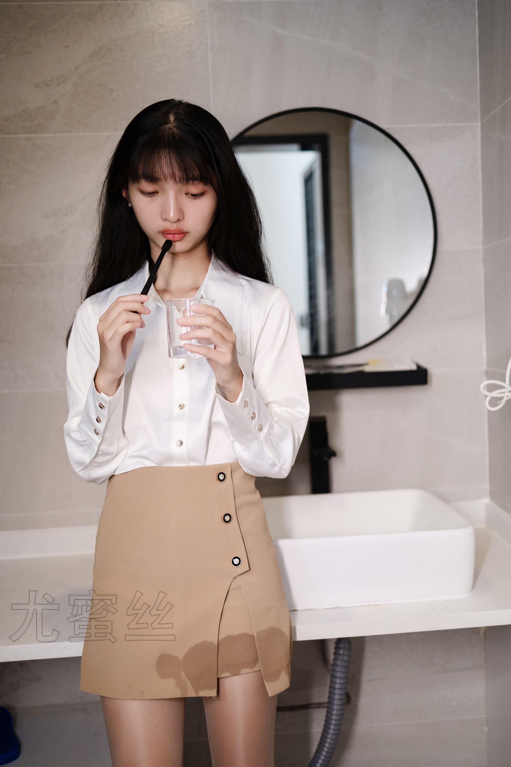 图片[44]-尤蜜丝 NO.084 穿搭推广展示图集[73P] – 速更版-美库