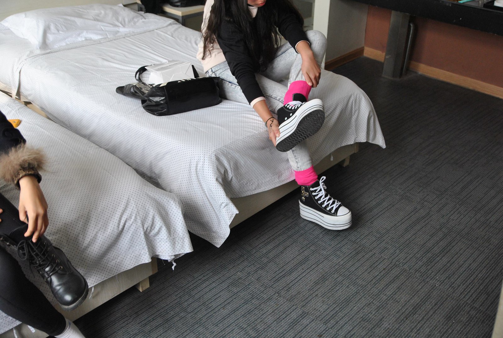 图片[95]-自由摄影 No.224 裸足 比脚 脚力 粉嫩 [98P] – 速更版-美库