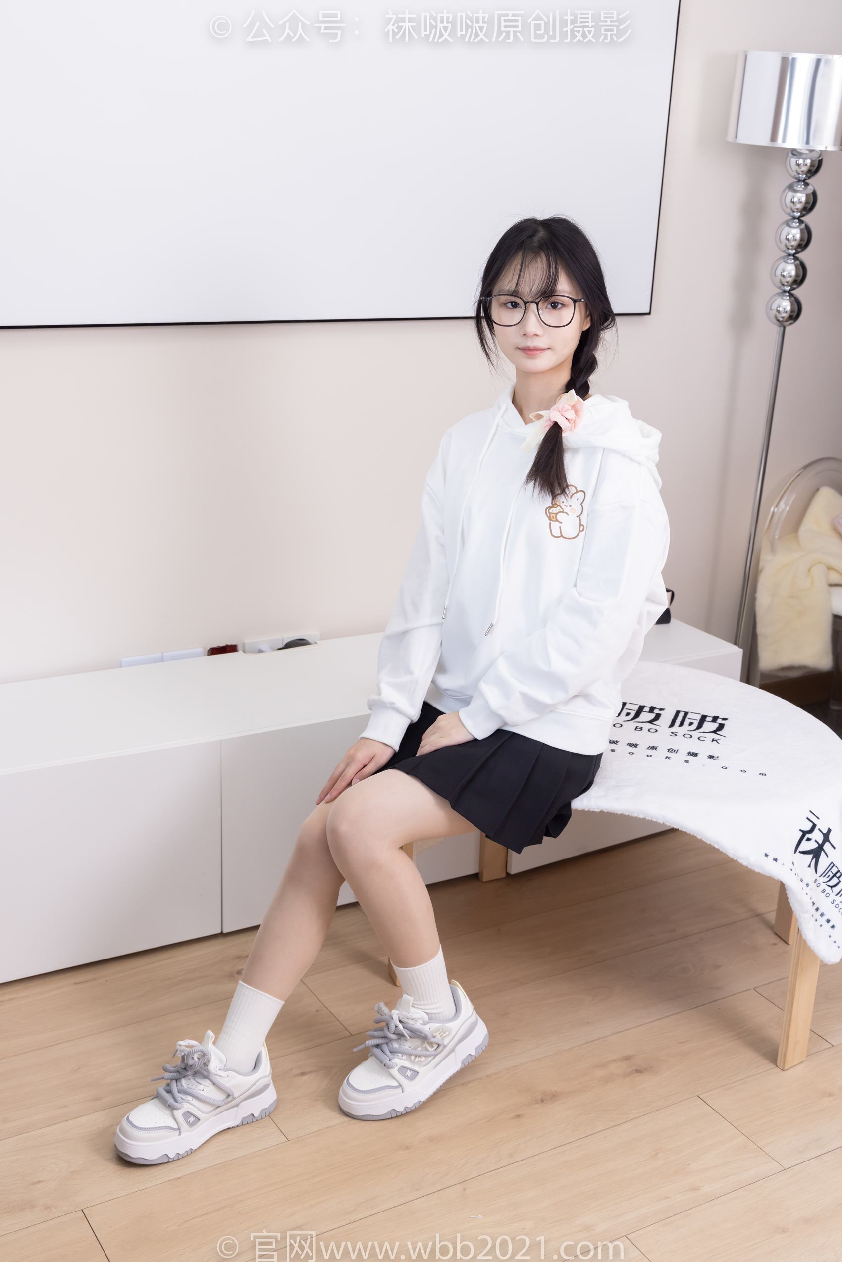 图片[18]-[BoBoSocks袜啵啵]NO.368 甜甜圈-运动鞋、白棉袜、油亮肉丝[160P] – 速更版-美库