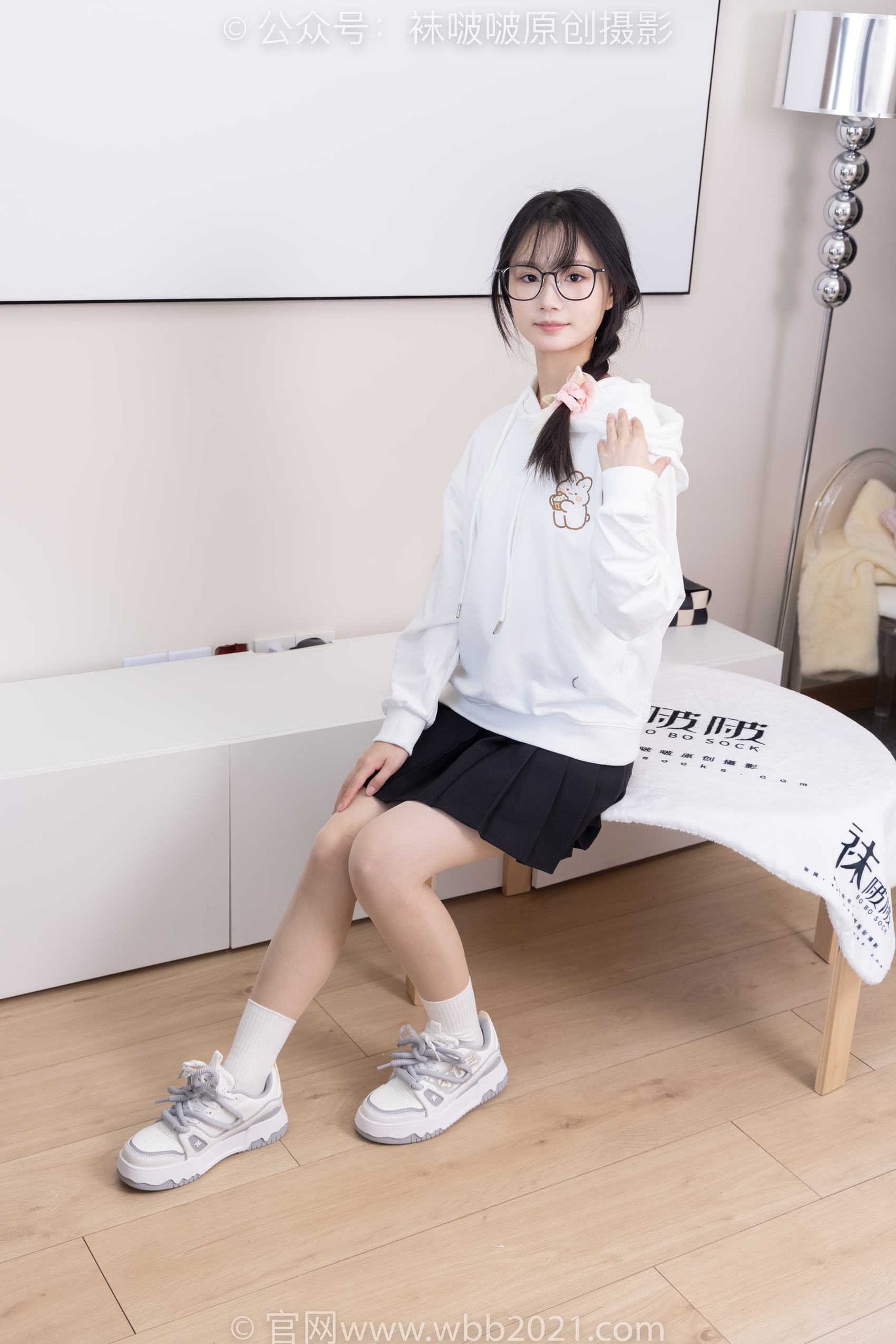 图片[19]-[BoBoSocks袜啵啵]NO.368 甜甜圈-运动鞋、白棉袜、油亮肉丝[160P] – 速更版-美库