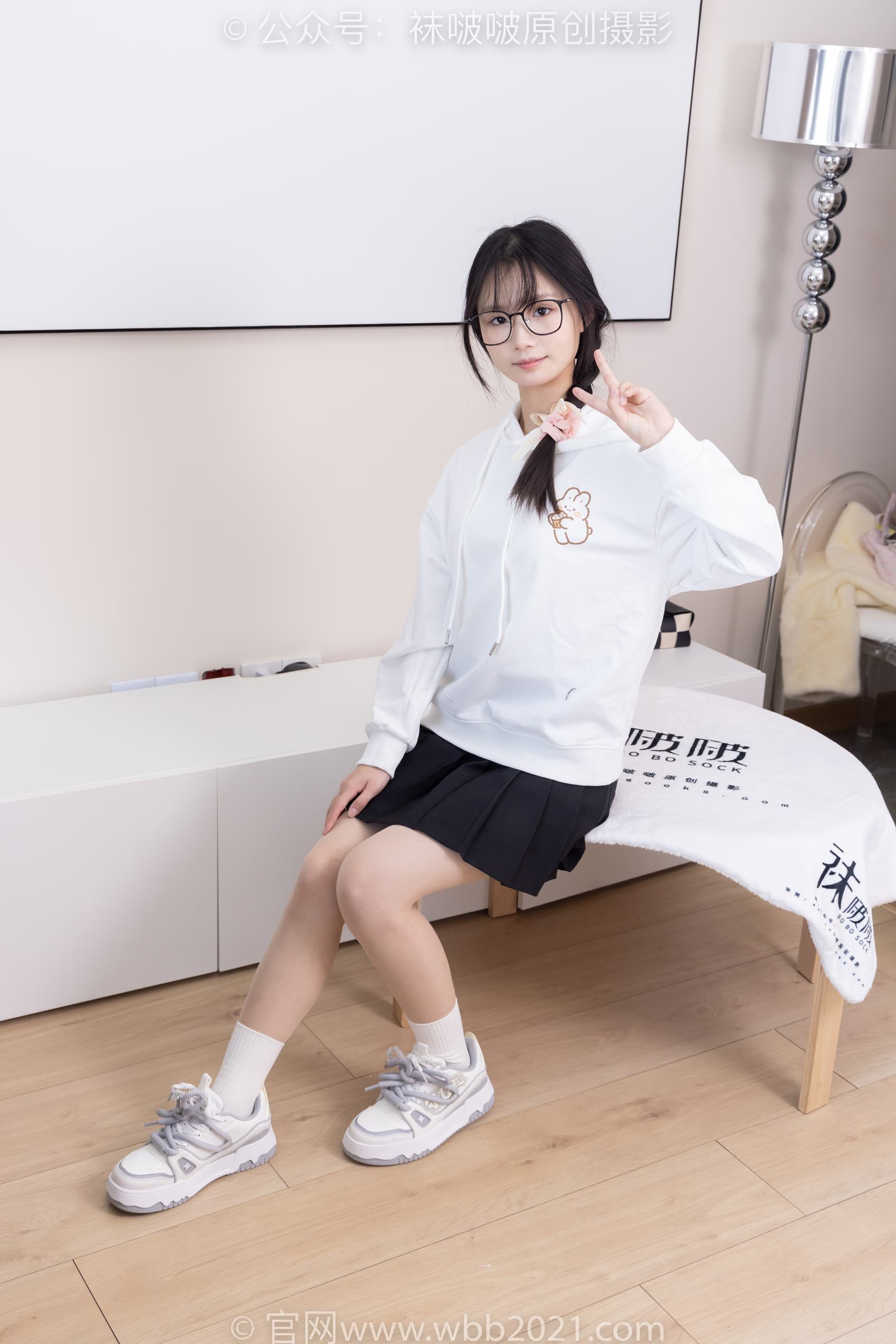 图片[21]-[BoBoSocks袜啵啵]NO.368 甜甜圈-运动鞋、白棉袜、油亮肉丝[160P] – 速更版-美库