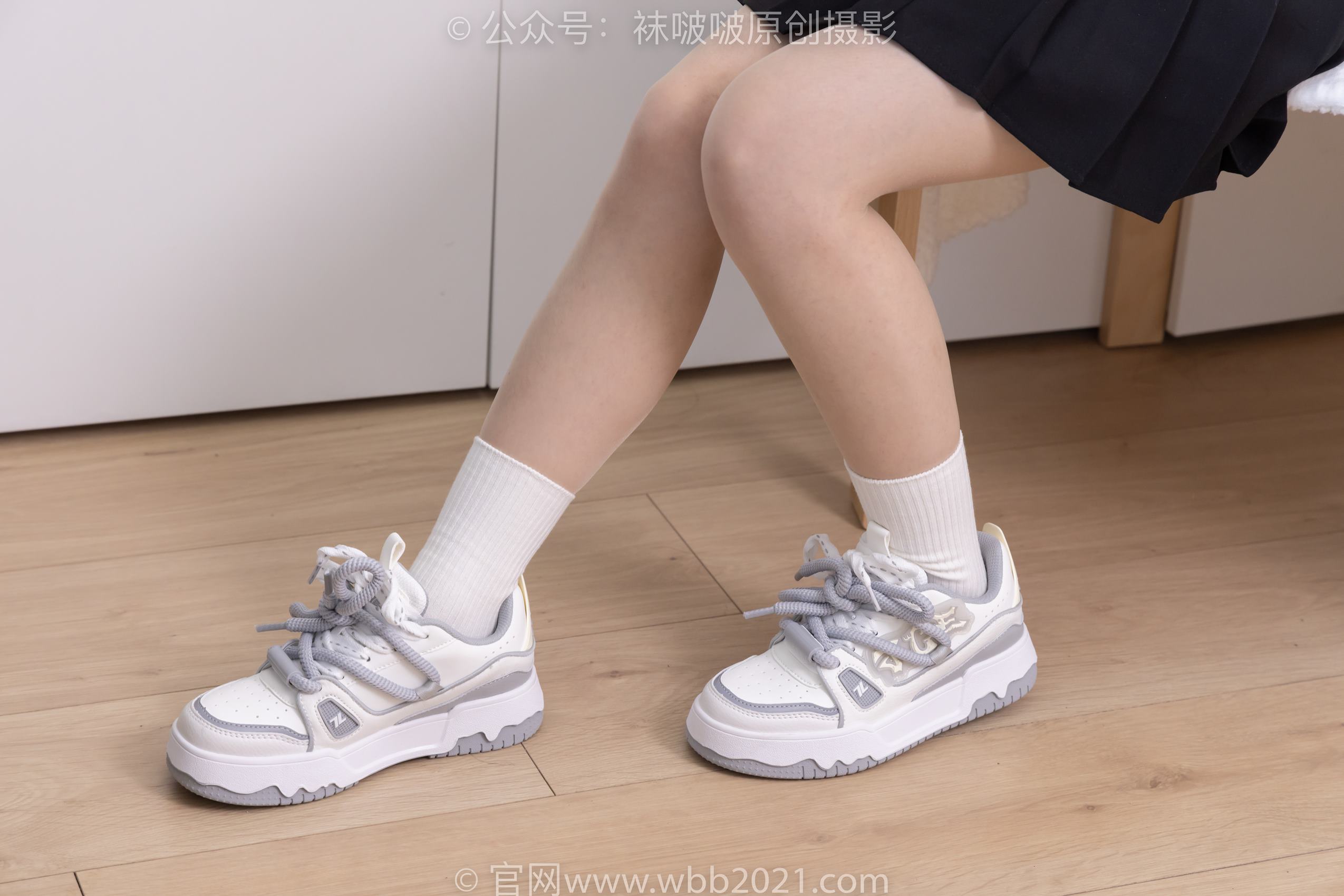 图片[22]-[BoBoSocks袜啵啵]NO.368 甜甜圈-运动鞋、白棉袜、油亮肉丝[160P] – 速更版-美库