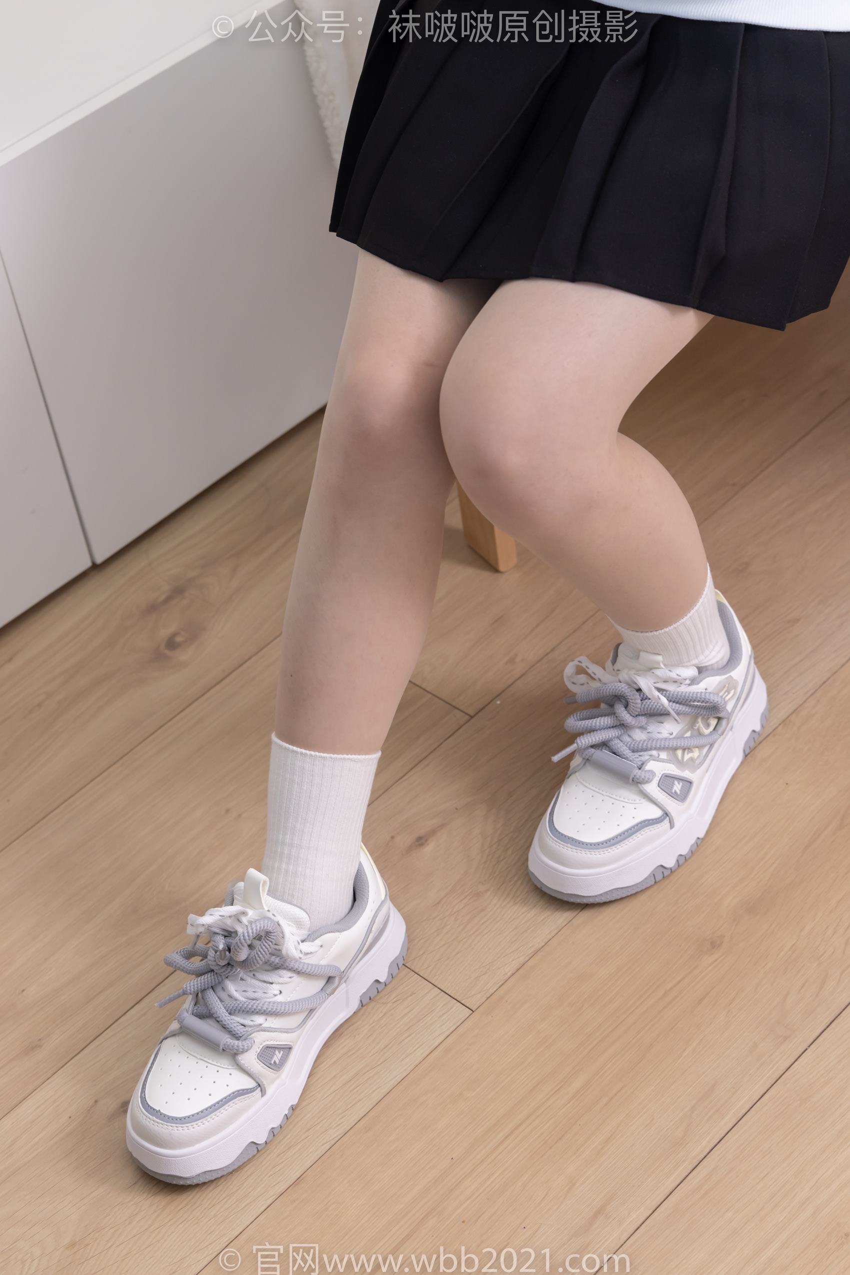 图片[25]-[BoBoSocks袜啵啵]NO.368 甜甜圈-运动鞋、白棉袜、油亮肉丝[160P] – 速更版-美库