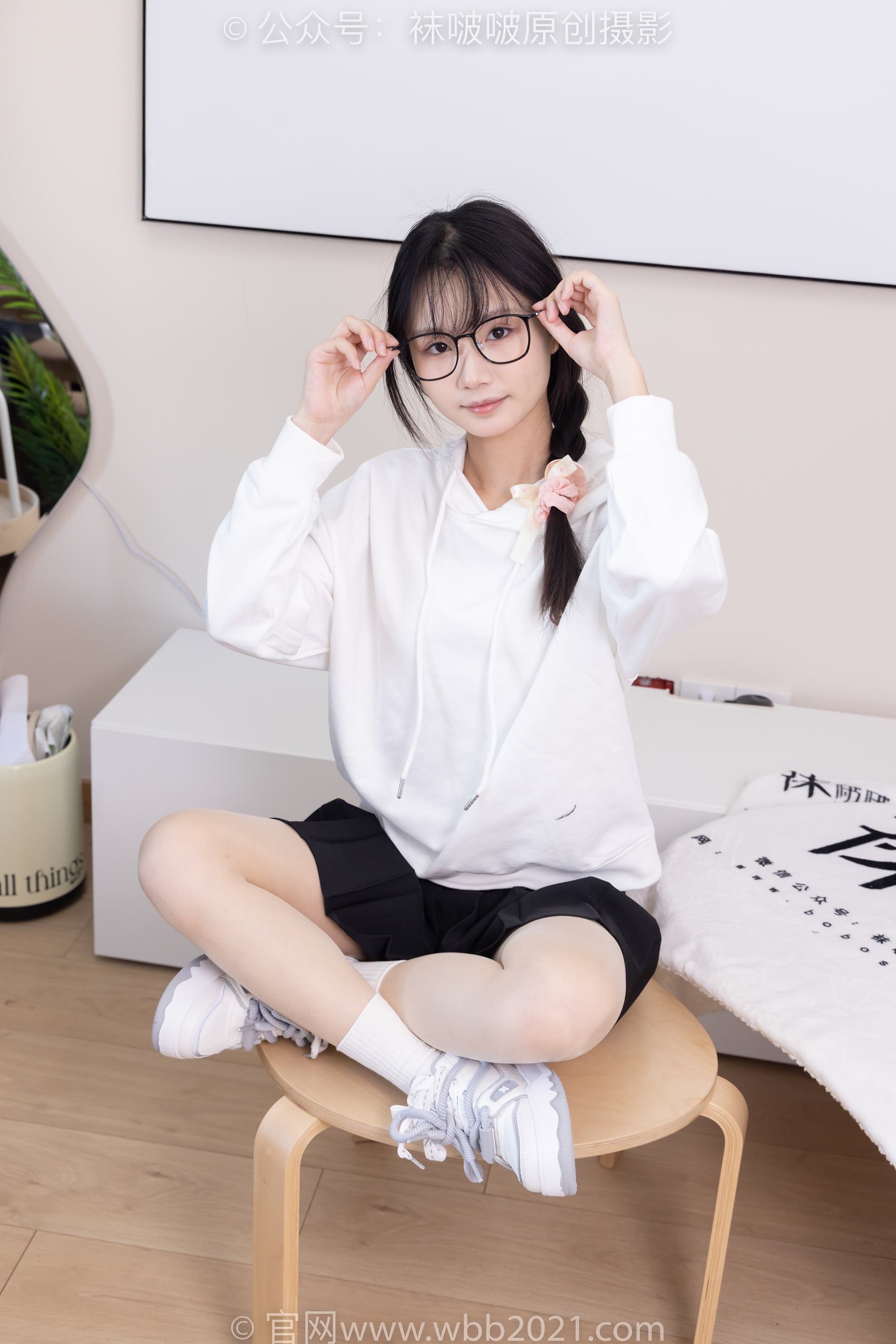 图片[28]-[BoBoSocks袜啵啵]NO.368 甜甜圈-运动鞋、白棉袜、油亮肉丝[160P] – 速更版-美库