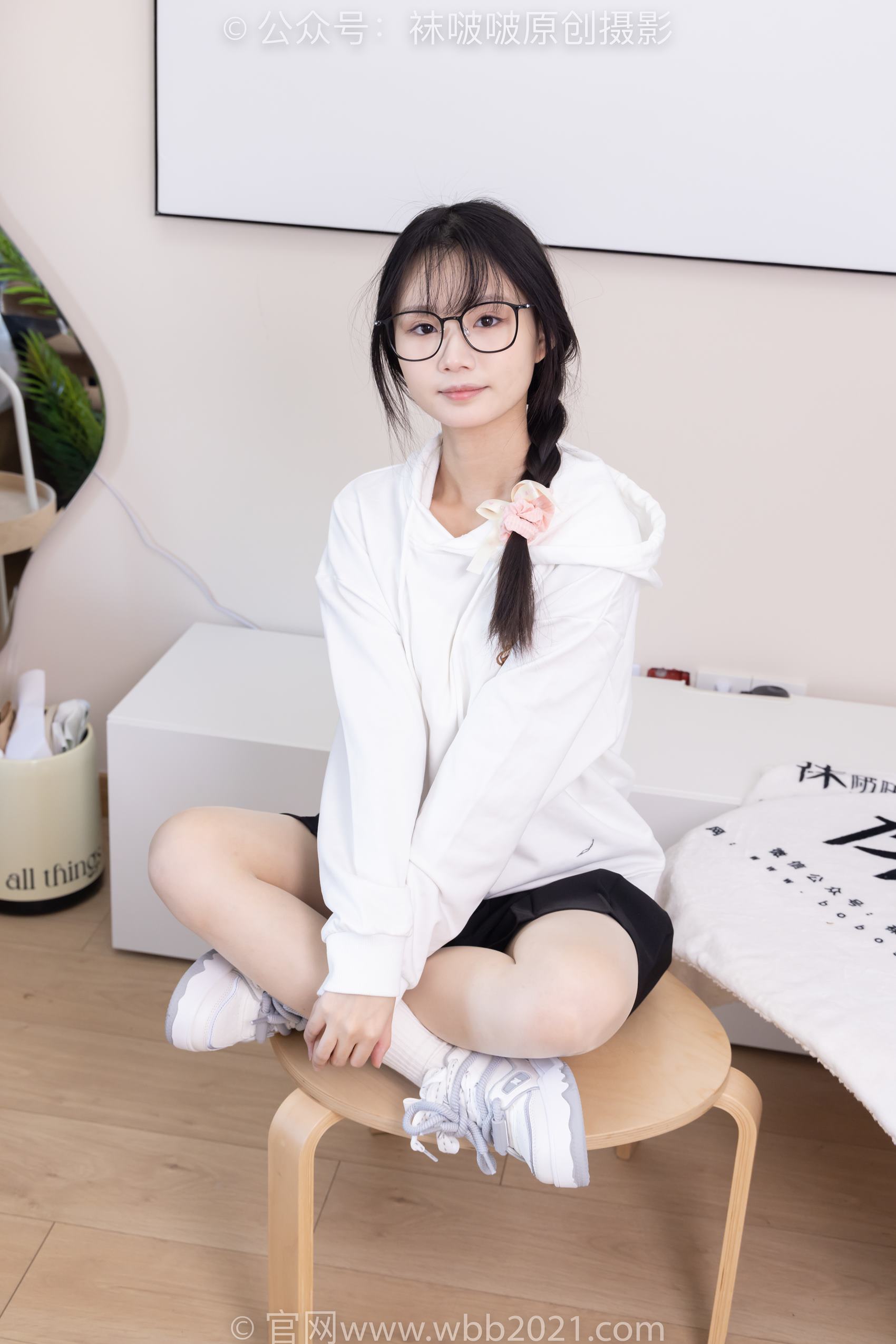 图片[29]-[BoBoSocks袜啵啵]NO.368 甜甜圈-运动鞋、白棉袜、油亮肉丝[160P] – 速更版-美库